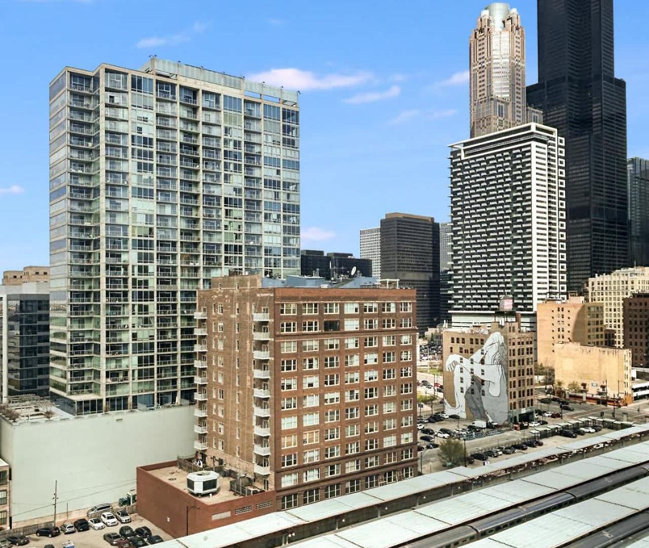 Apartment South Loop Rooftop With In & Out Parking 1