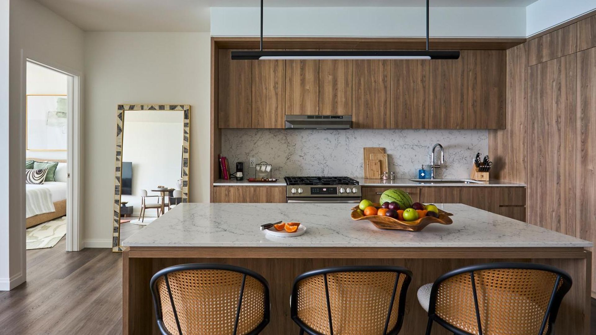 Apartment Lux Apts With Views And Amenities