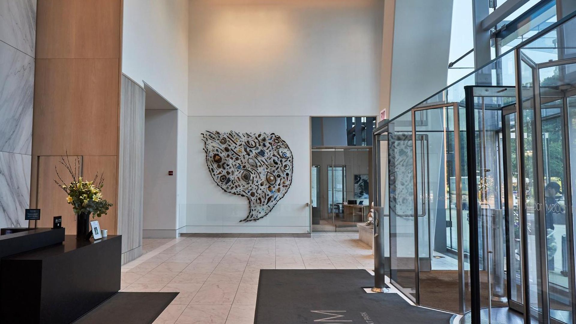Lux Apts With Views And Amenities