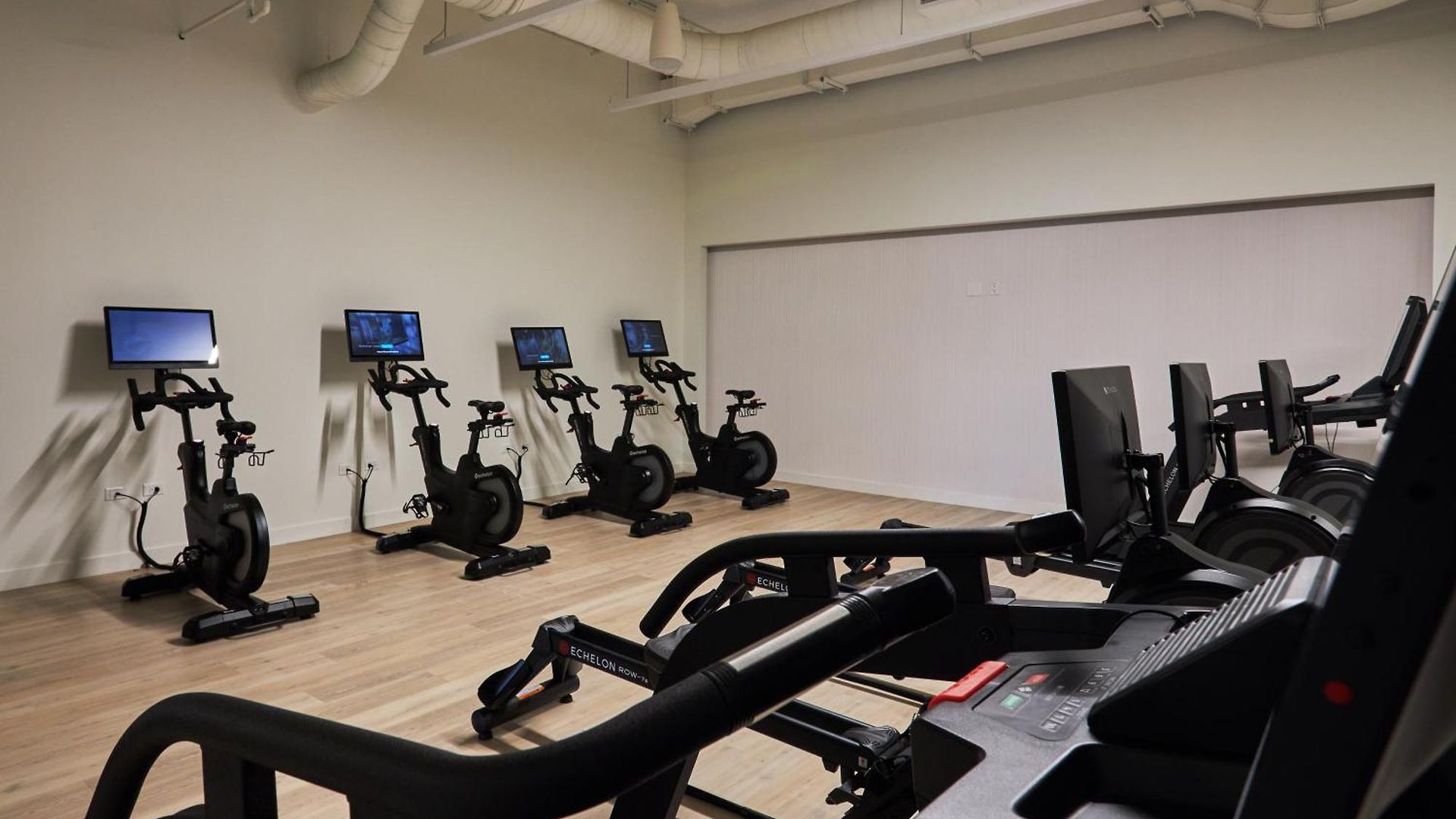 Lux Apts With Views And Amenities Chicago