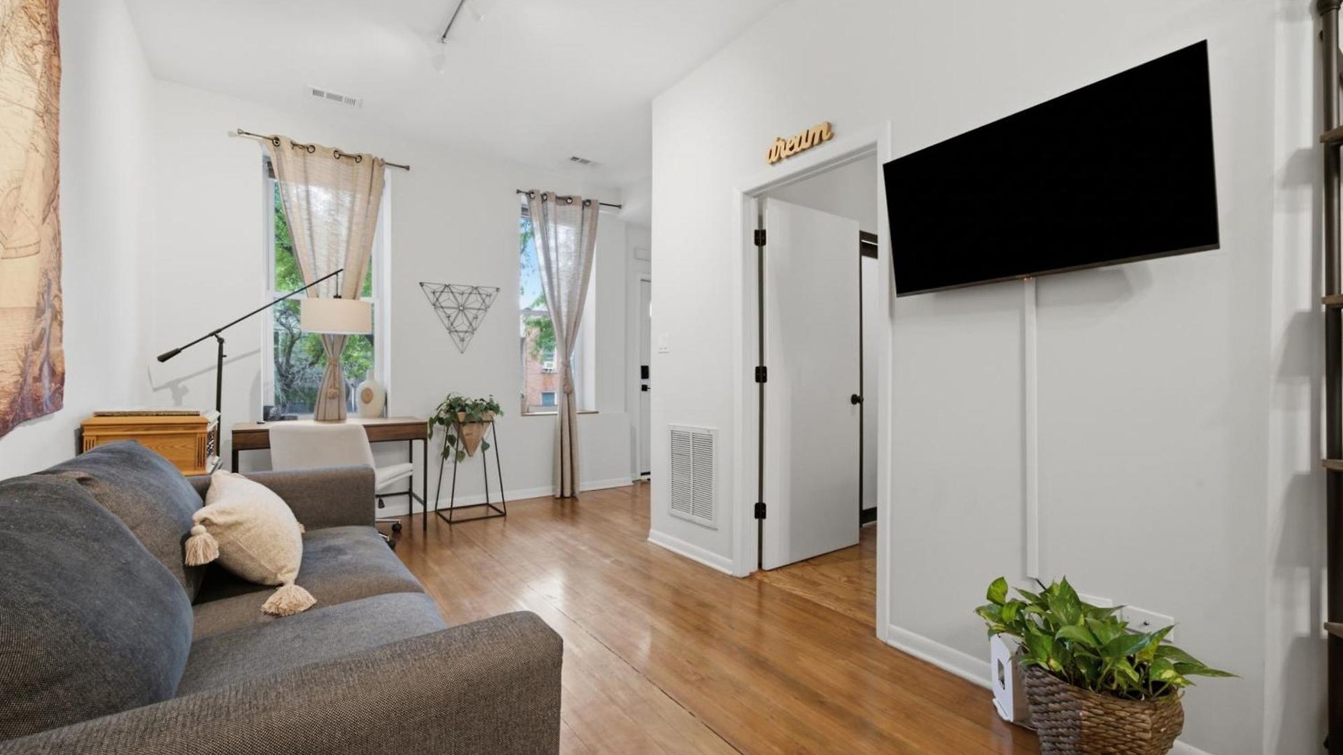 Wicker Park 1-br Walk To Train & Grocery Easy Downtown Access *
