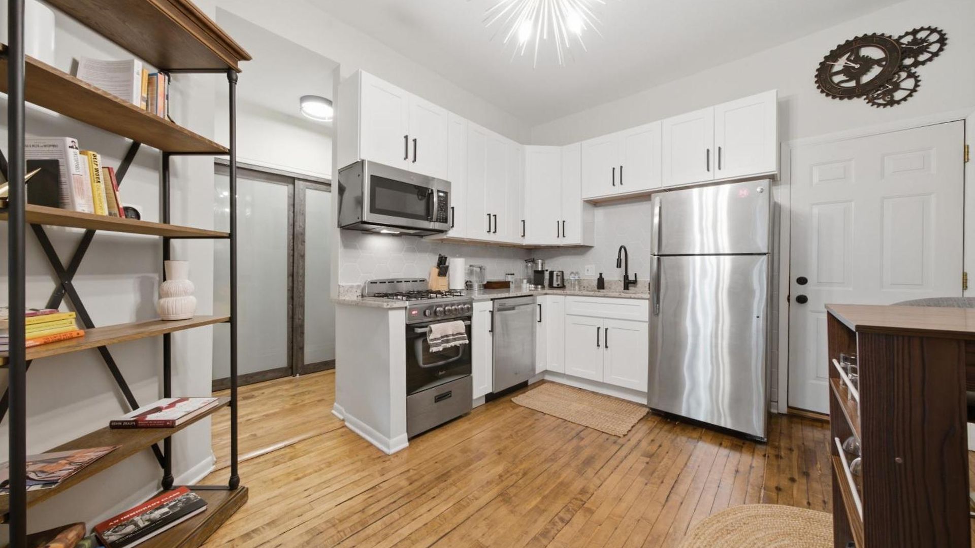 Wicker Park 1-br Walk To Train & Grocery Easy Downtown Access *
