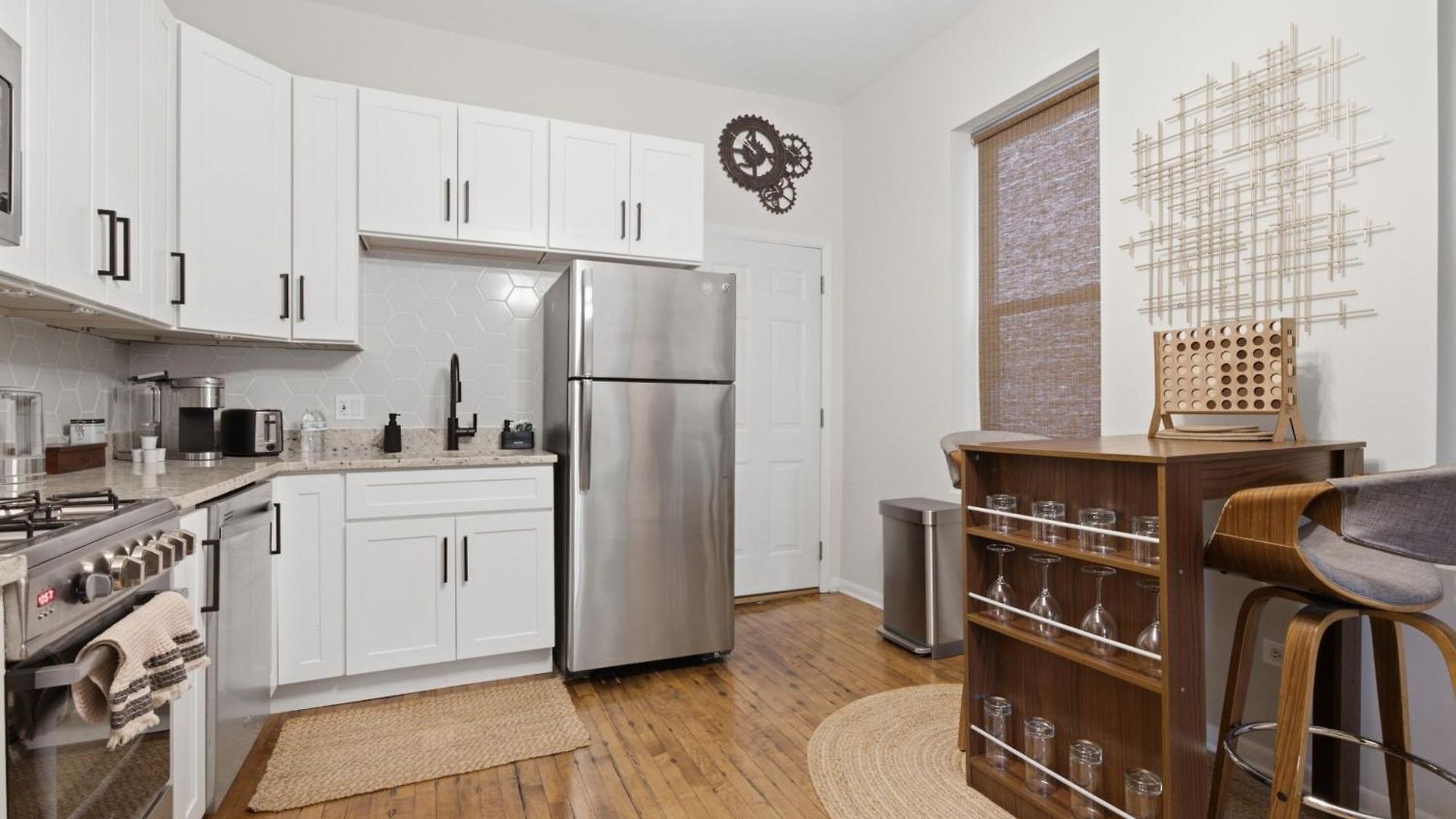 Wicker Park 1-br Walk To Train & Grocery Easy Downtown Access