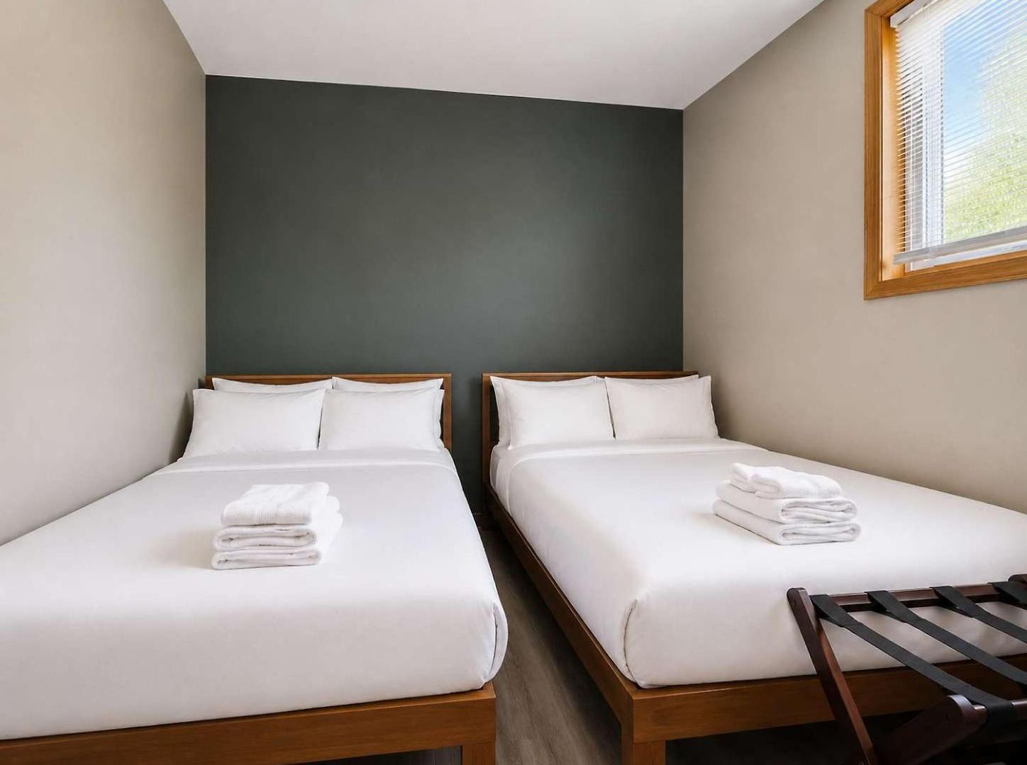 1 Free Parking Sleeps 10 Chicago