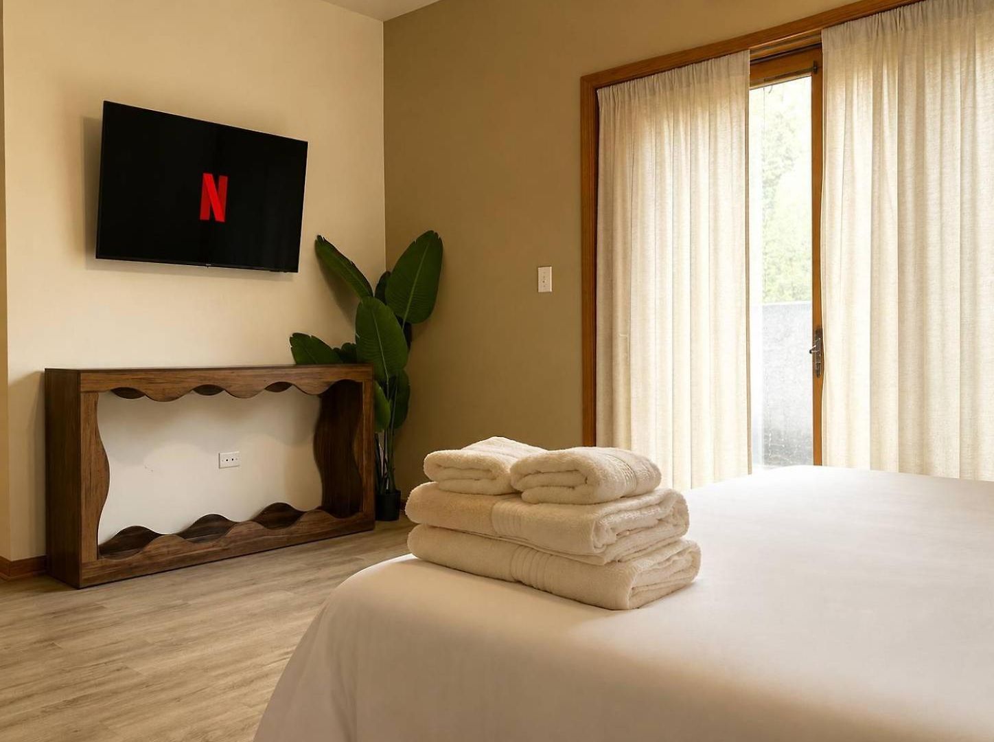 1 Free Parking Sleeps 10 Apartment *