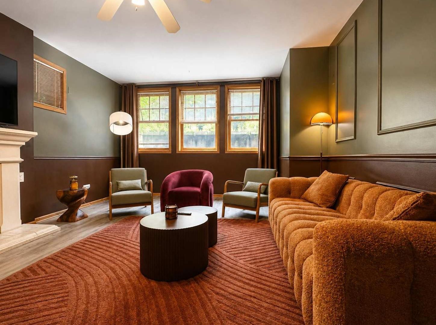 1 Free Parking Sleeps 10 * Chicago