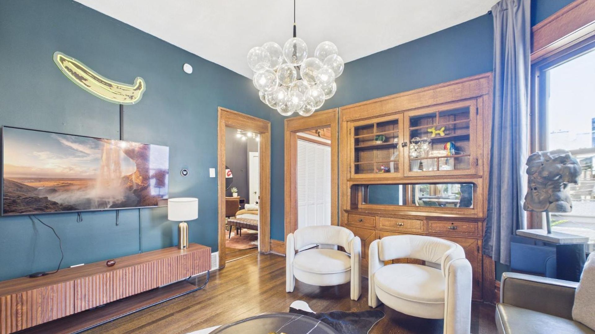 The Wrigleyville Art Deco Executive Garage Apartment