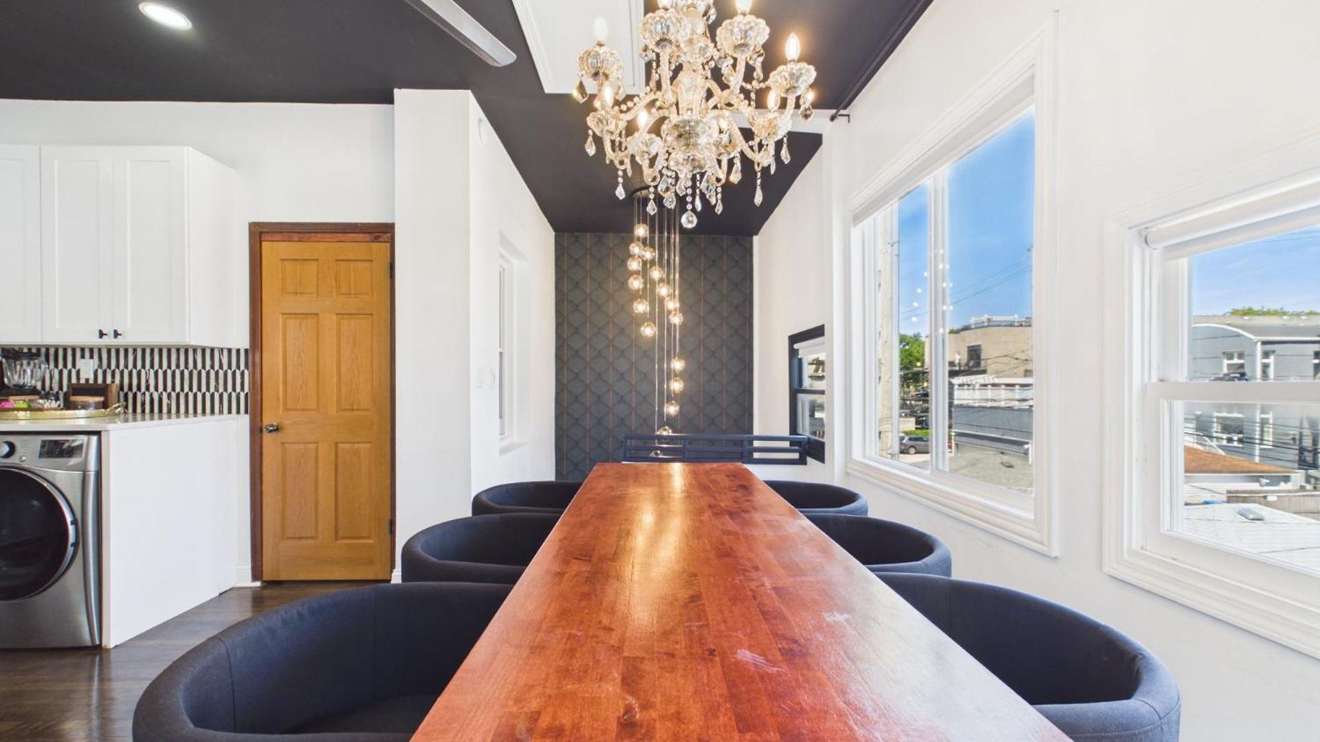 The Wrigleyville Art Deco Executive Garage Apartment *