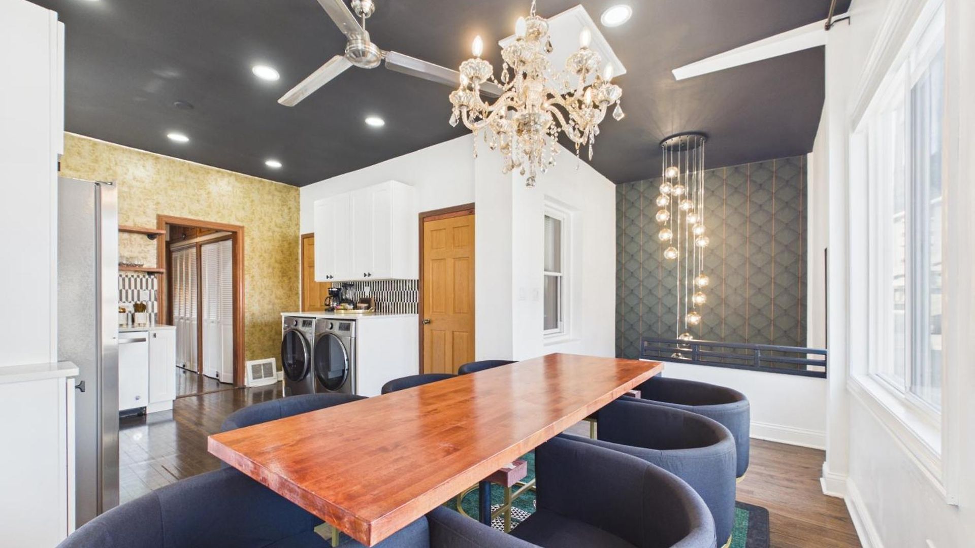 The Wrigleyville Art Deco Executive Garage Apartment *