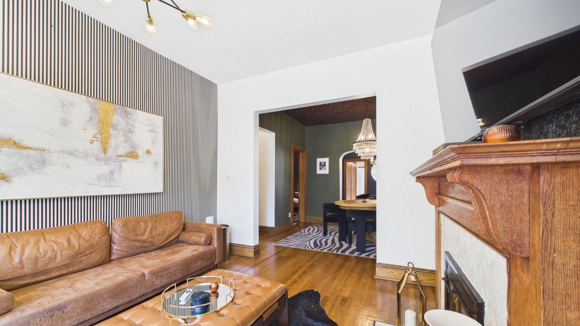 The Addison Art Deco Executive Retreat Garage Apartment *