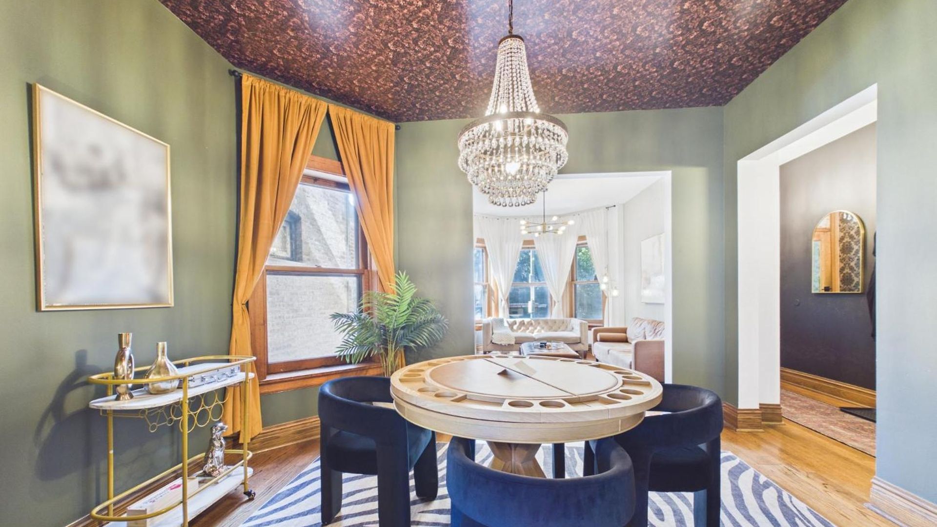 The Addison Art Deco Executive Retreat Garage Apartment Chicago