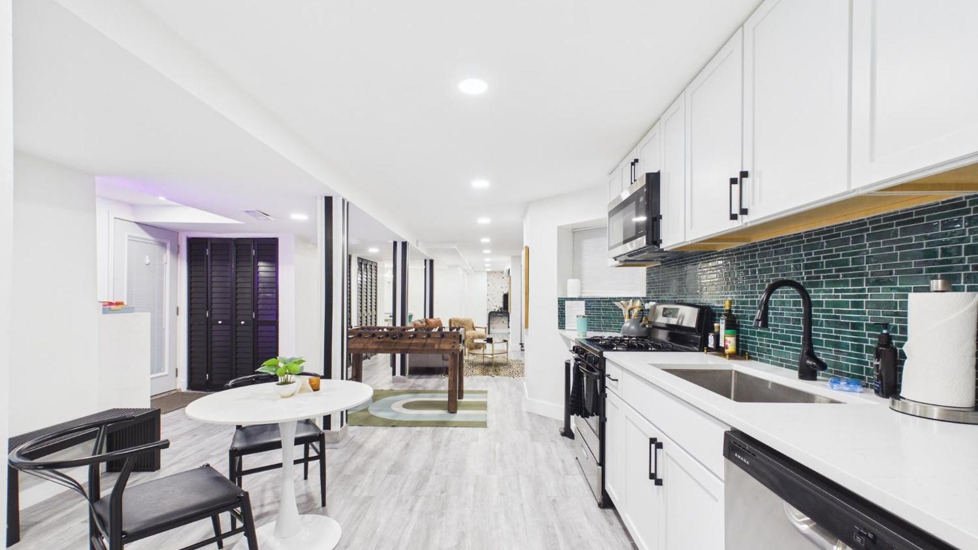 Addison Art Deco Flat *