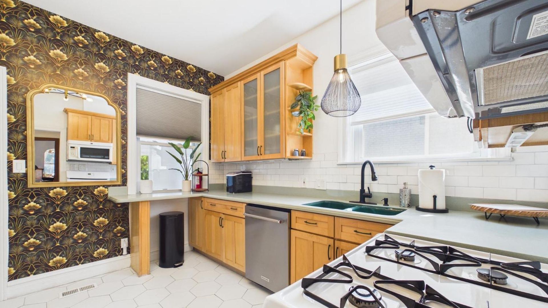 The Addison Art Deco Executive Retreat Garage Apartment Chicago