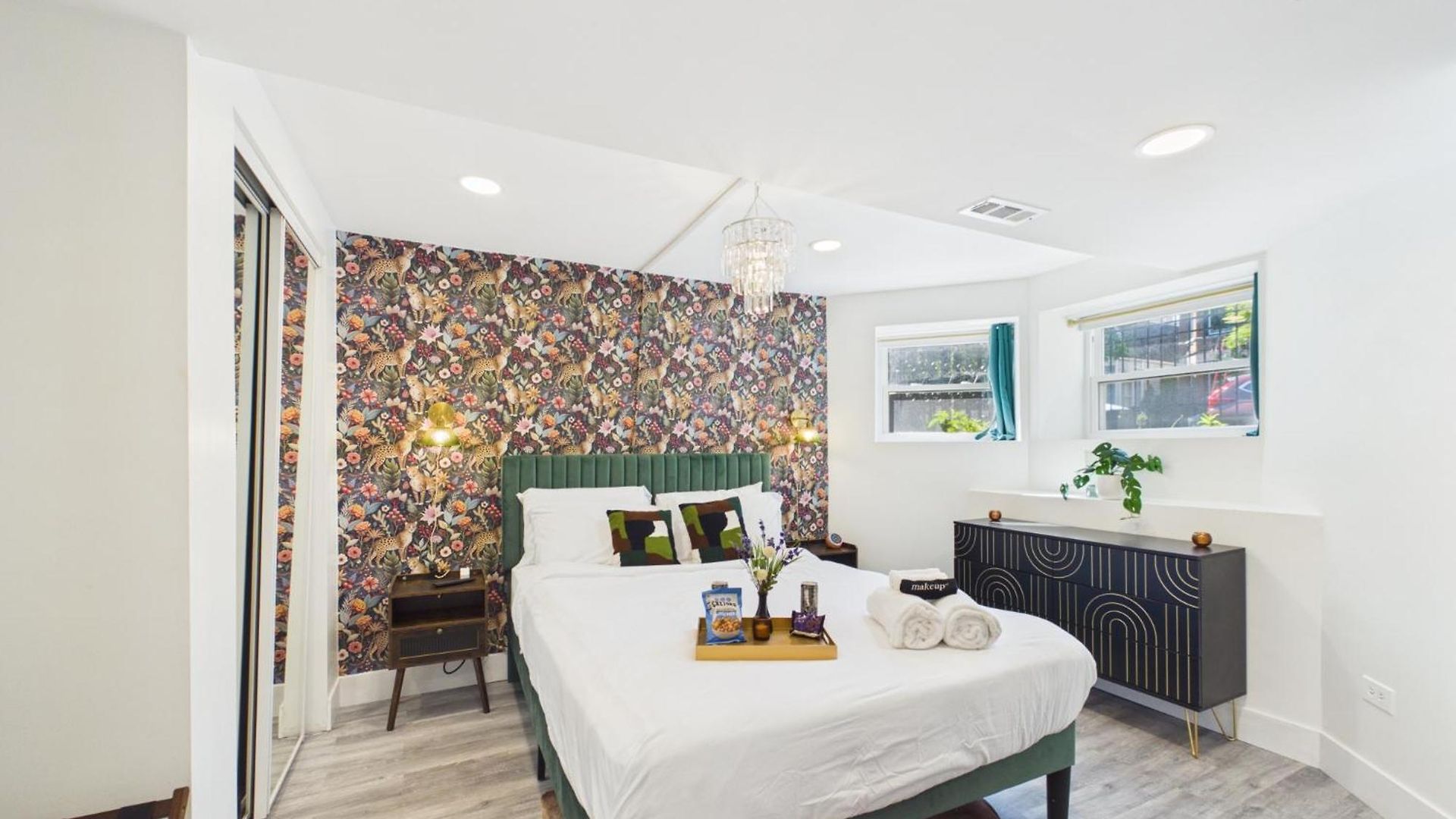 Addison Art Deco Flat