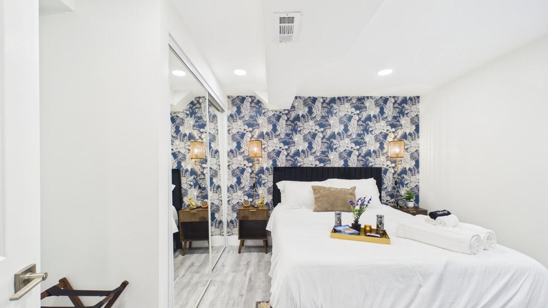 Addison Art Deco Flat Apartment Chicago