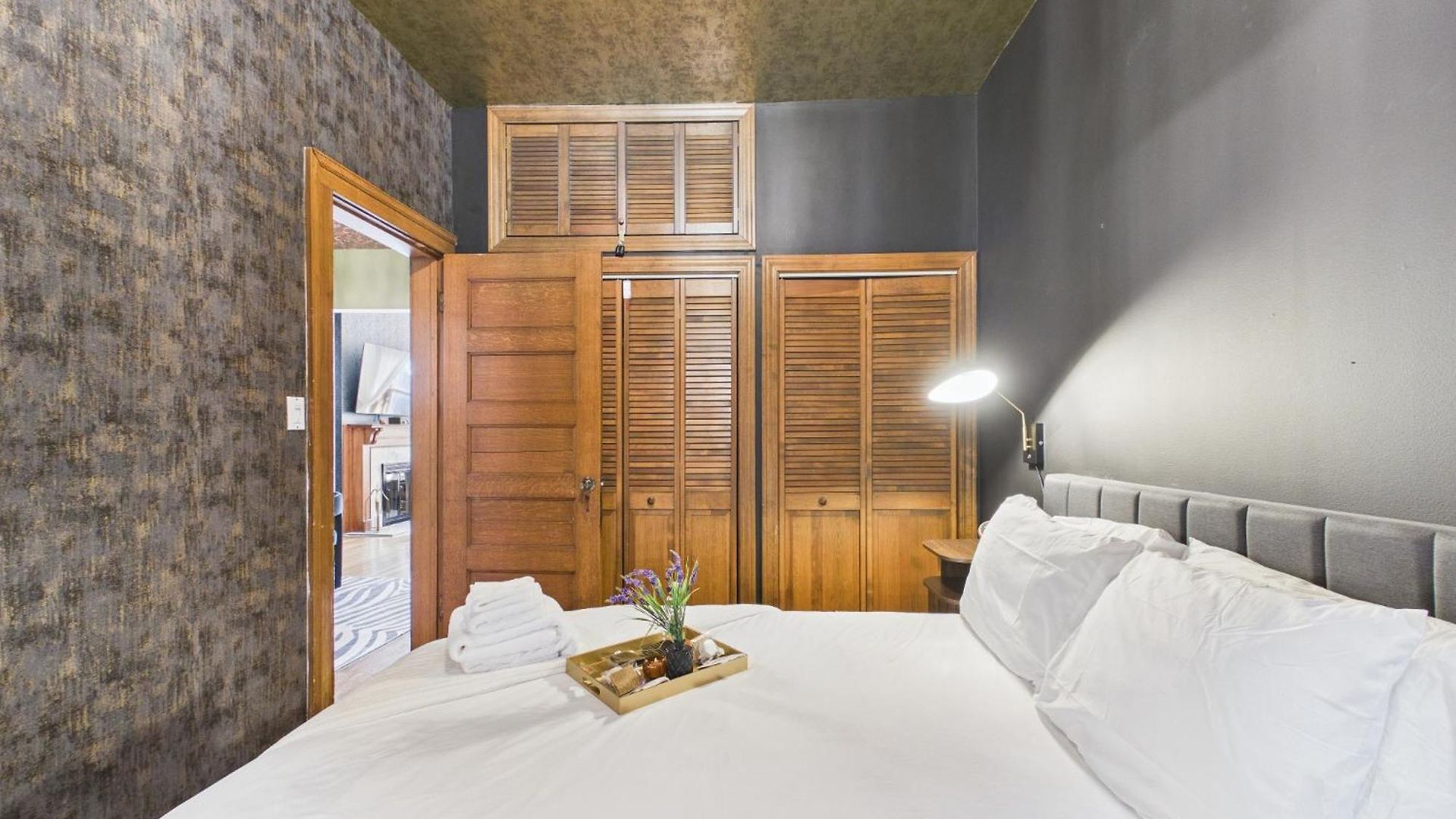 The Addison Art Deco Executive Retreat Garage Apartment Chicago