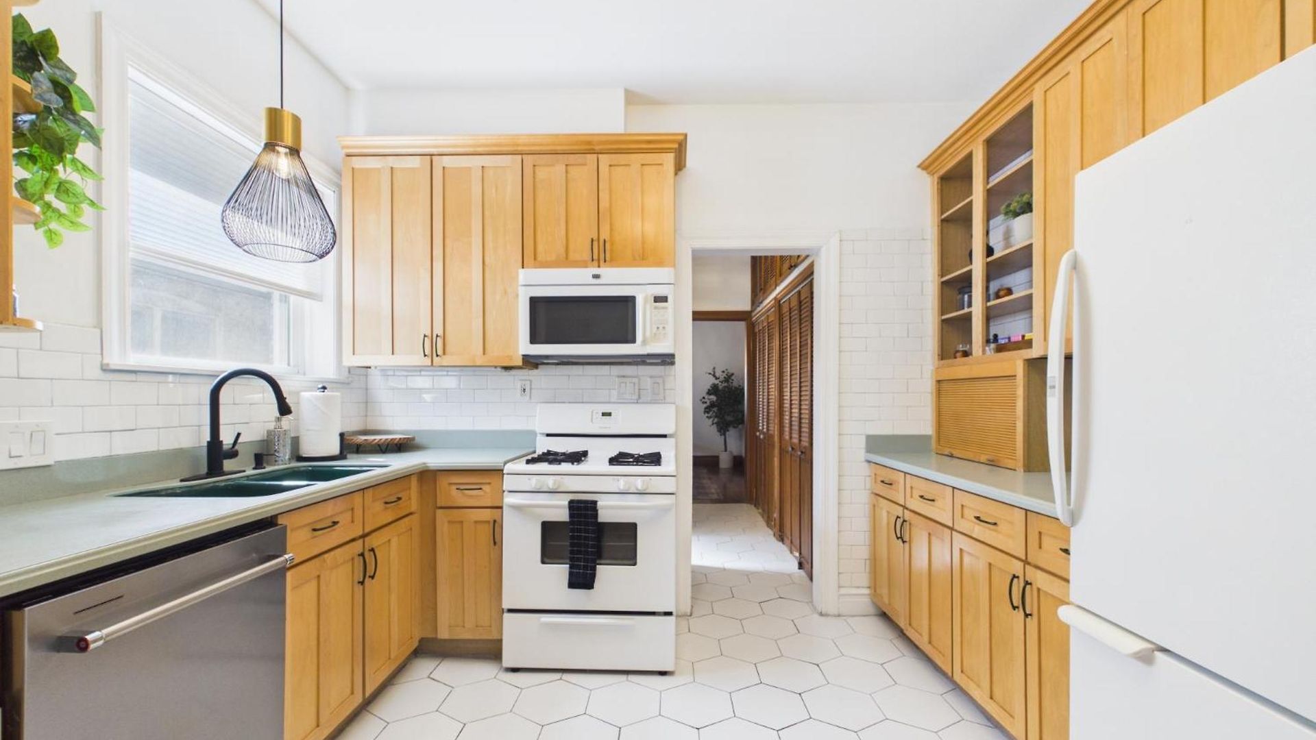The Addison Art Deco Executive Retreat Garage Apartment Chicago