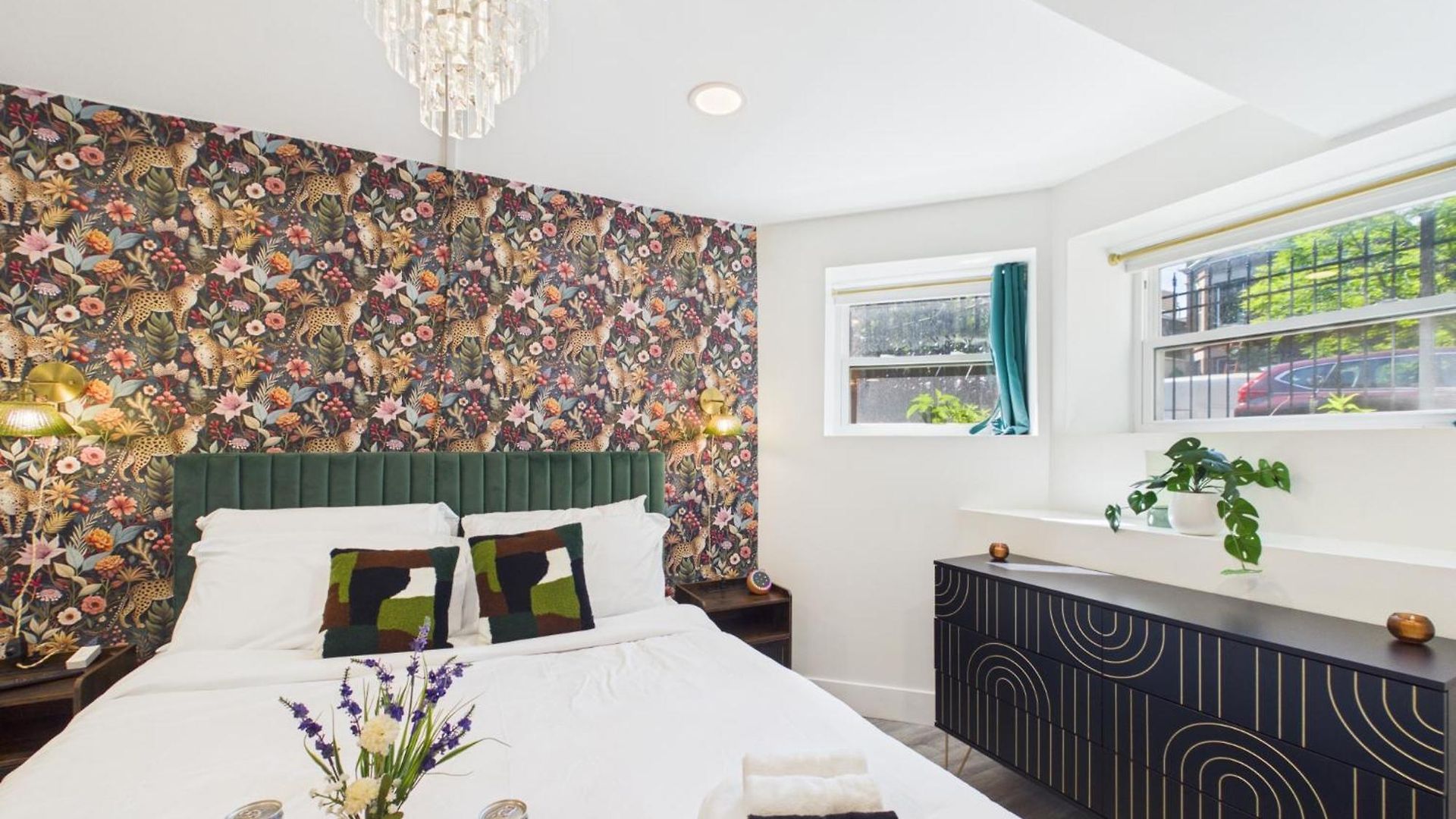 Addison Art Deco Flat
