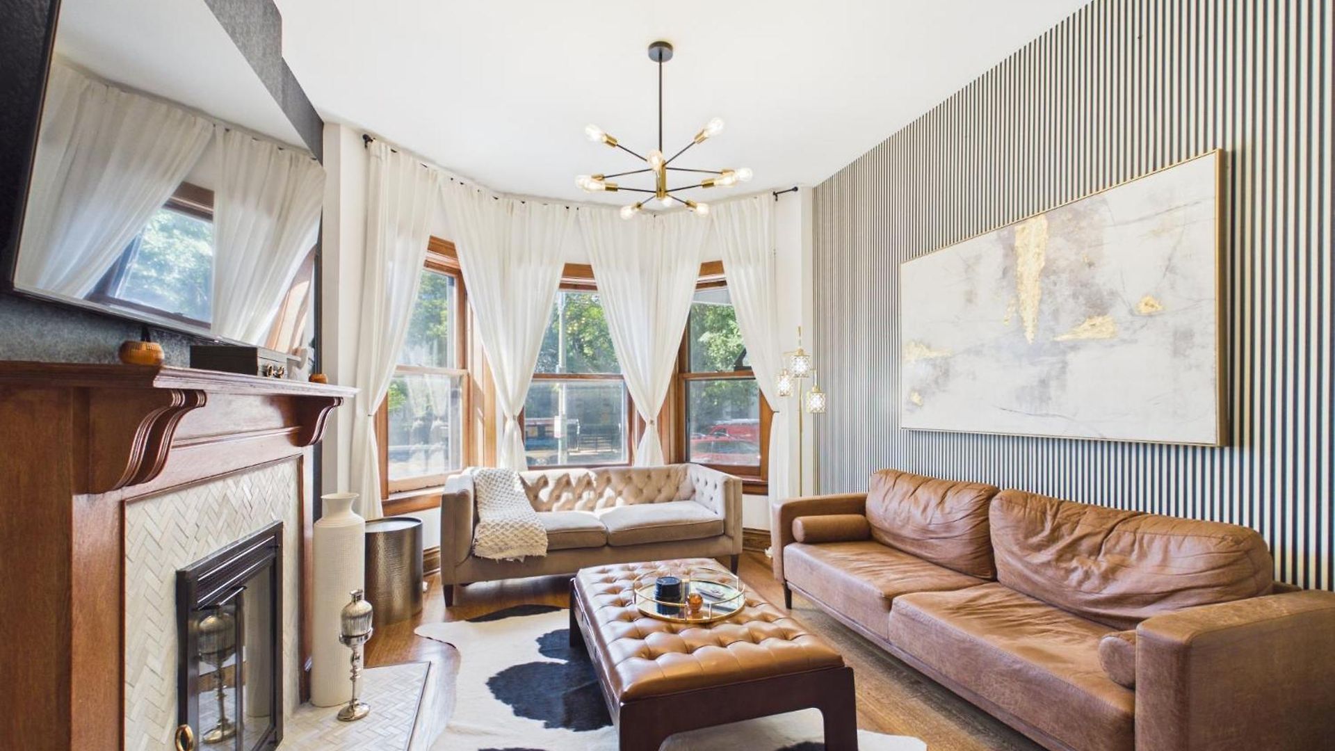 The Addison Art Deco Executive Retreat Garage * Chicago