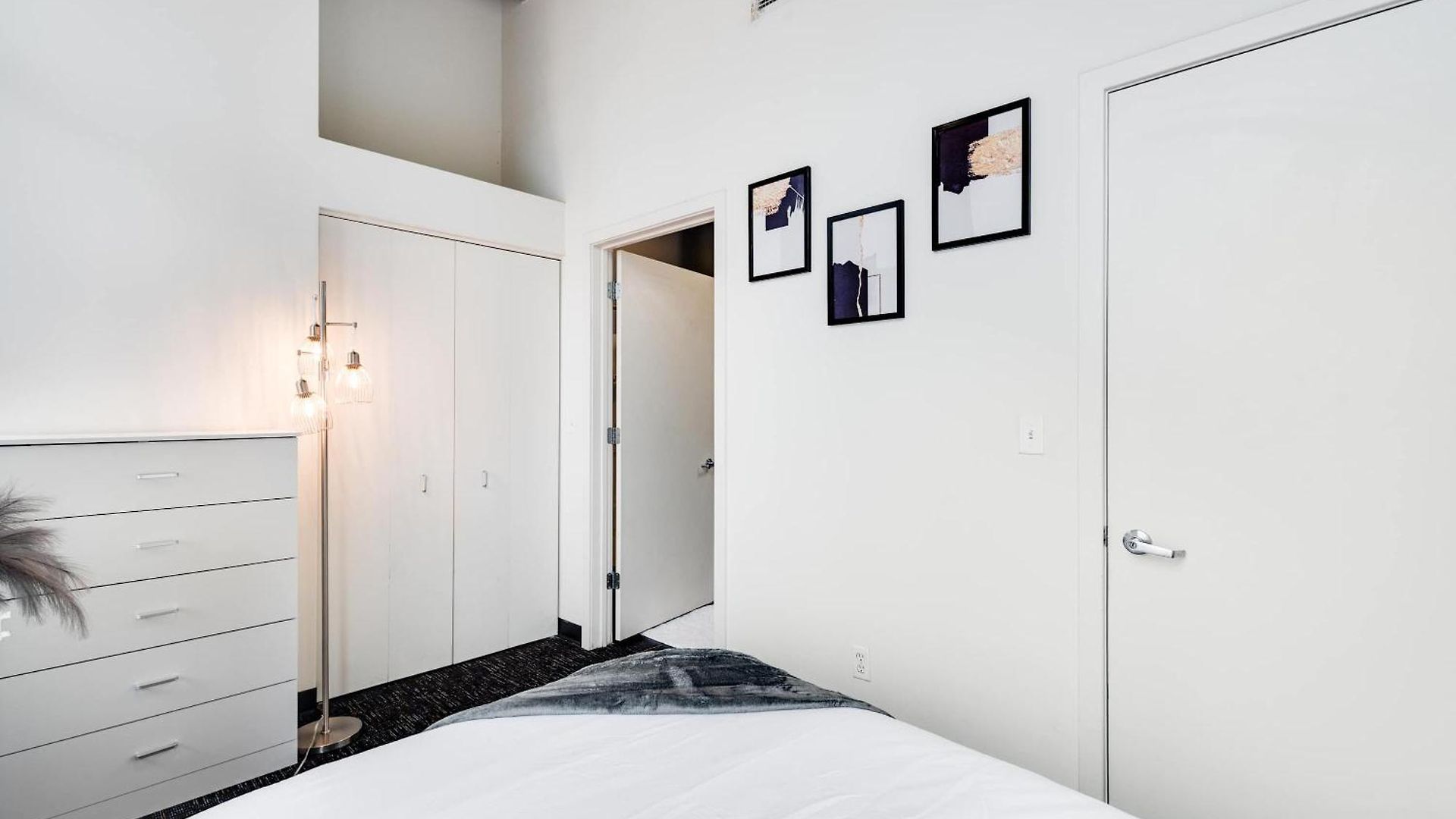 West Loop - Views With In & Out Parking 6 *
