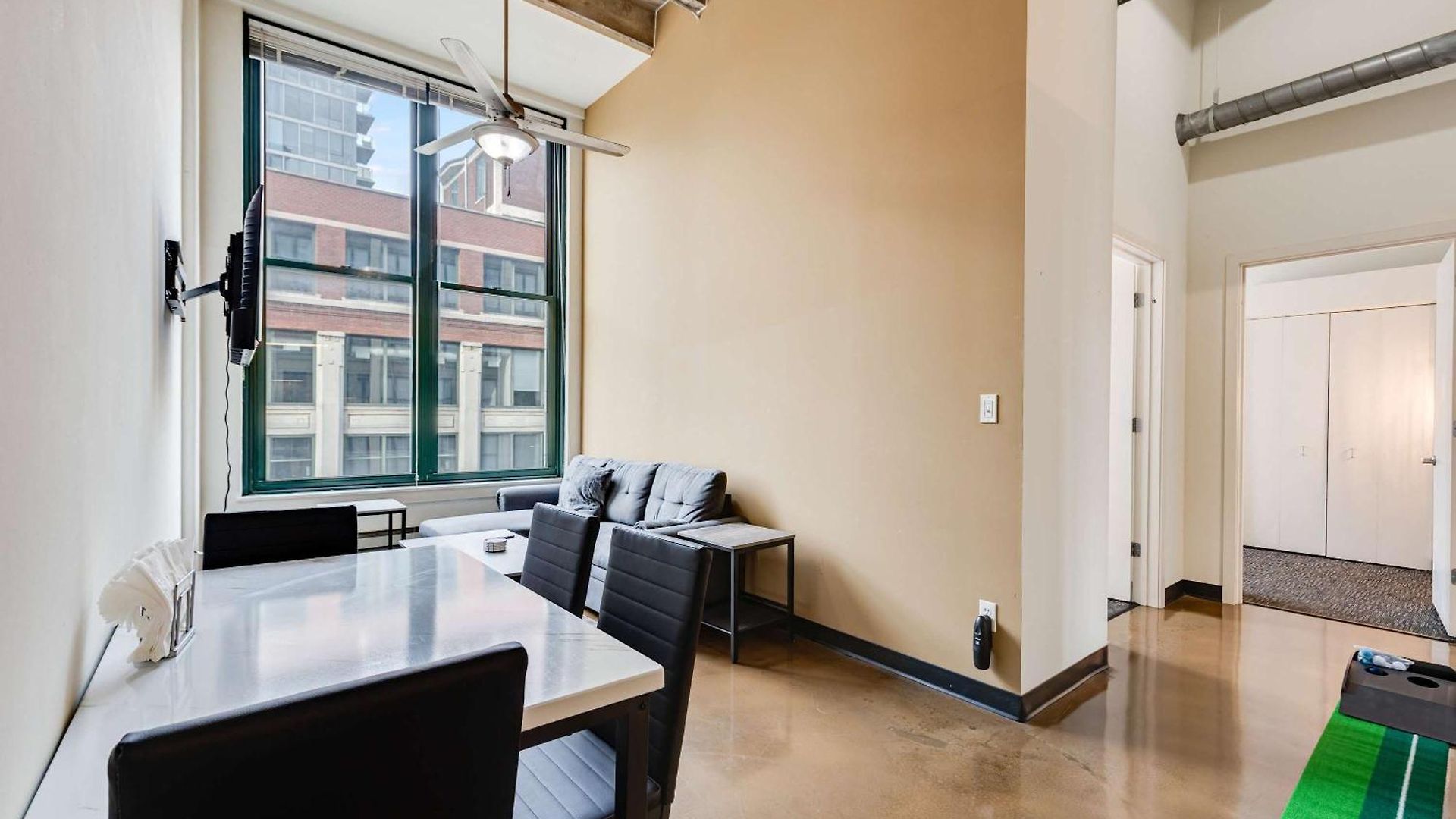 West Loop - Views With In & Out Parking 3 Apartment *