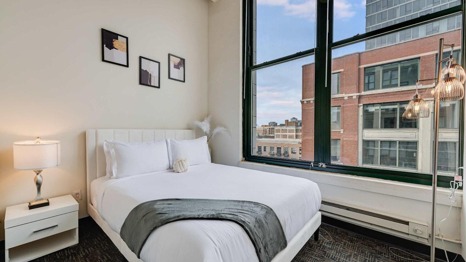 West Loop - Views With In & Out Parking 3 *