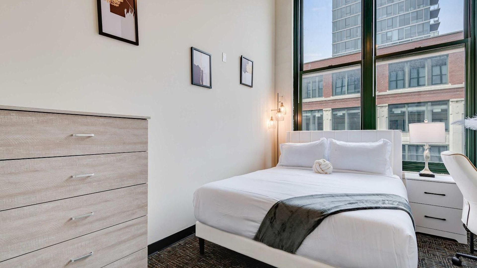 West Loop - Views With In & Out Parking 3 Apartment *