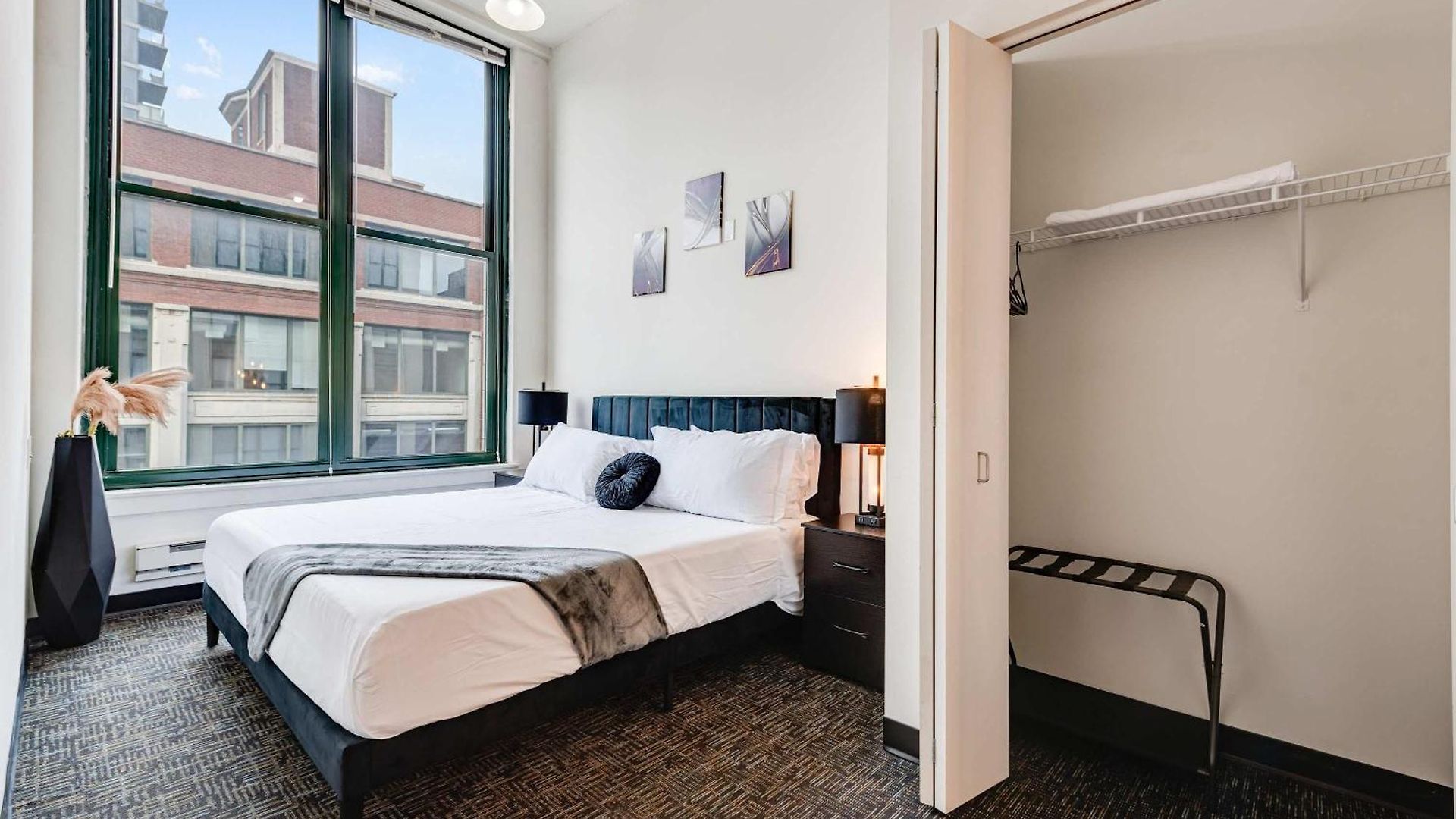 West Loop - Views With In & Out Parking 3 *