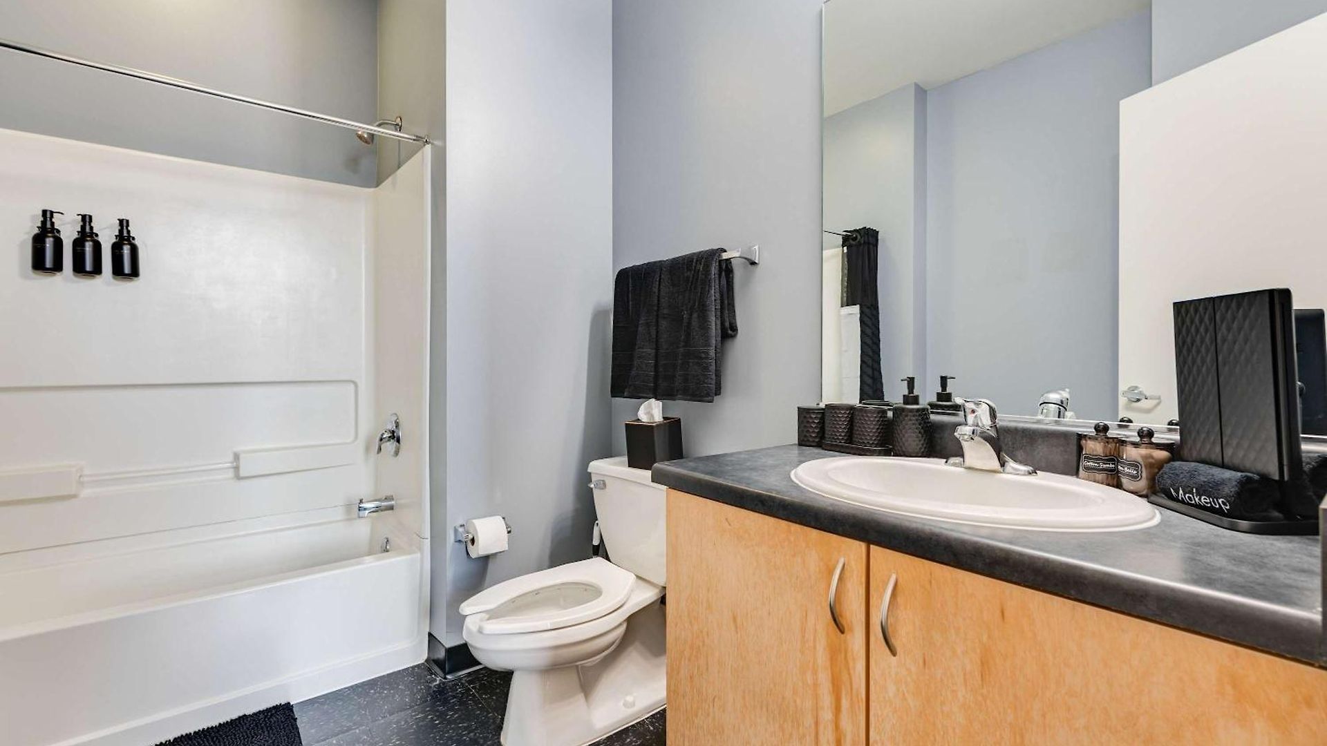 West Loop - Views With In & Out Parking 4 Apartment *