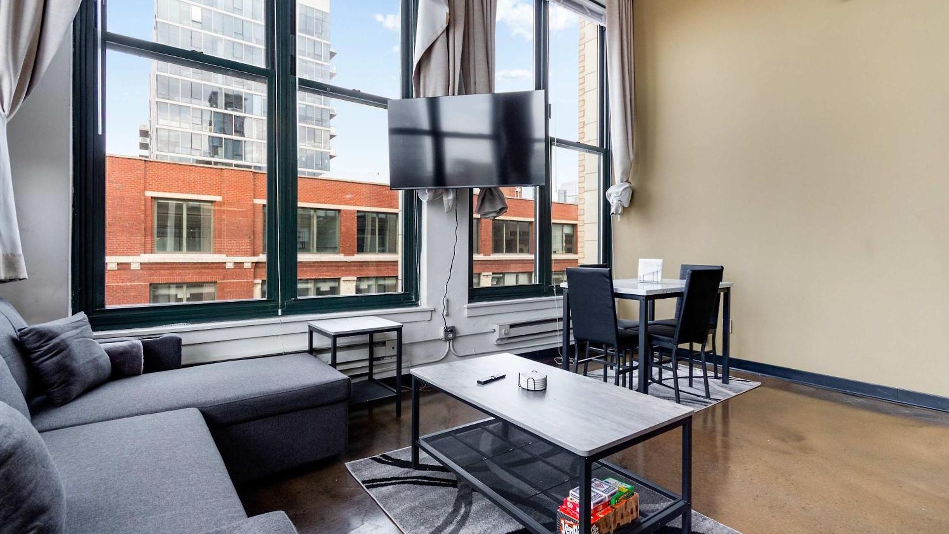 West Loop - Views With In & Out Parking 1 Apartment *