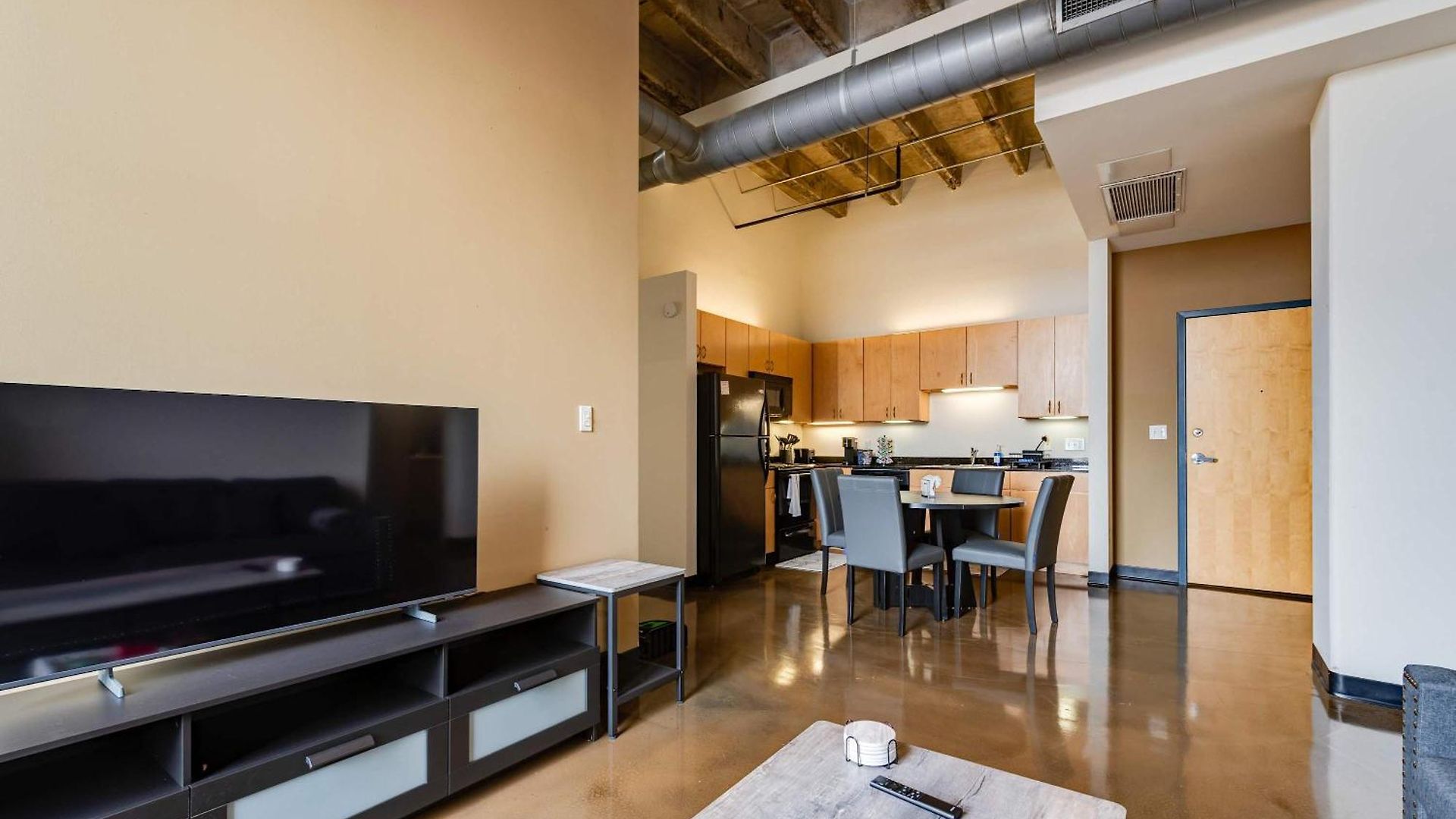 West Loop - Views With In & Out Parking 5 *