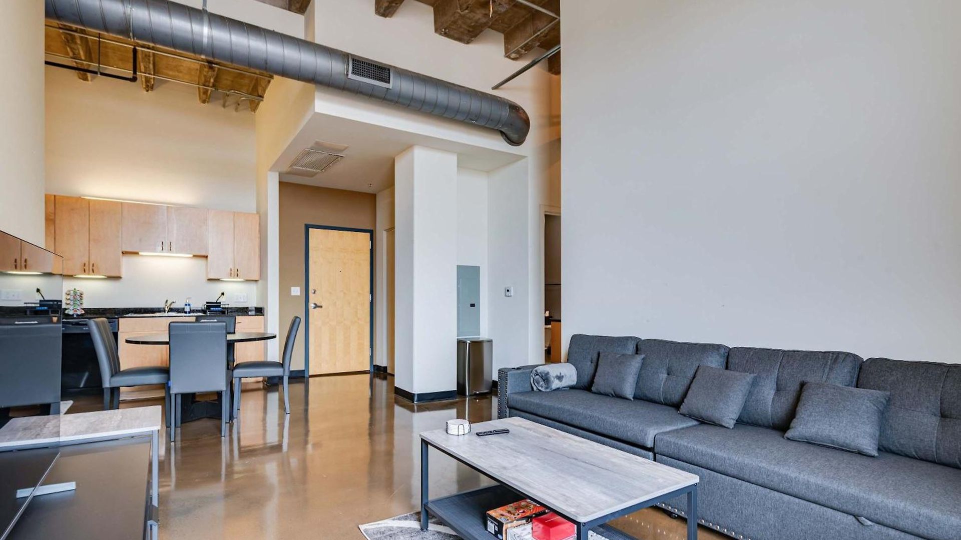 West Loop - Views With In & Out Parking 5 *