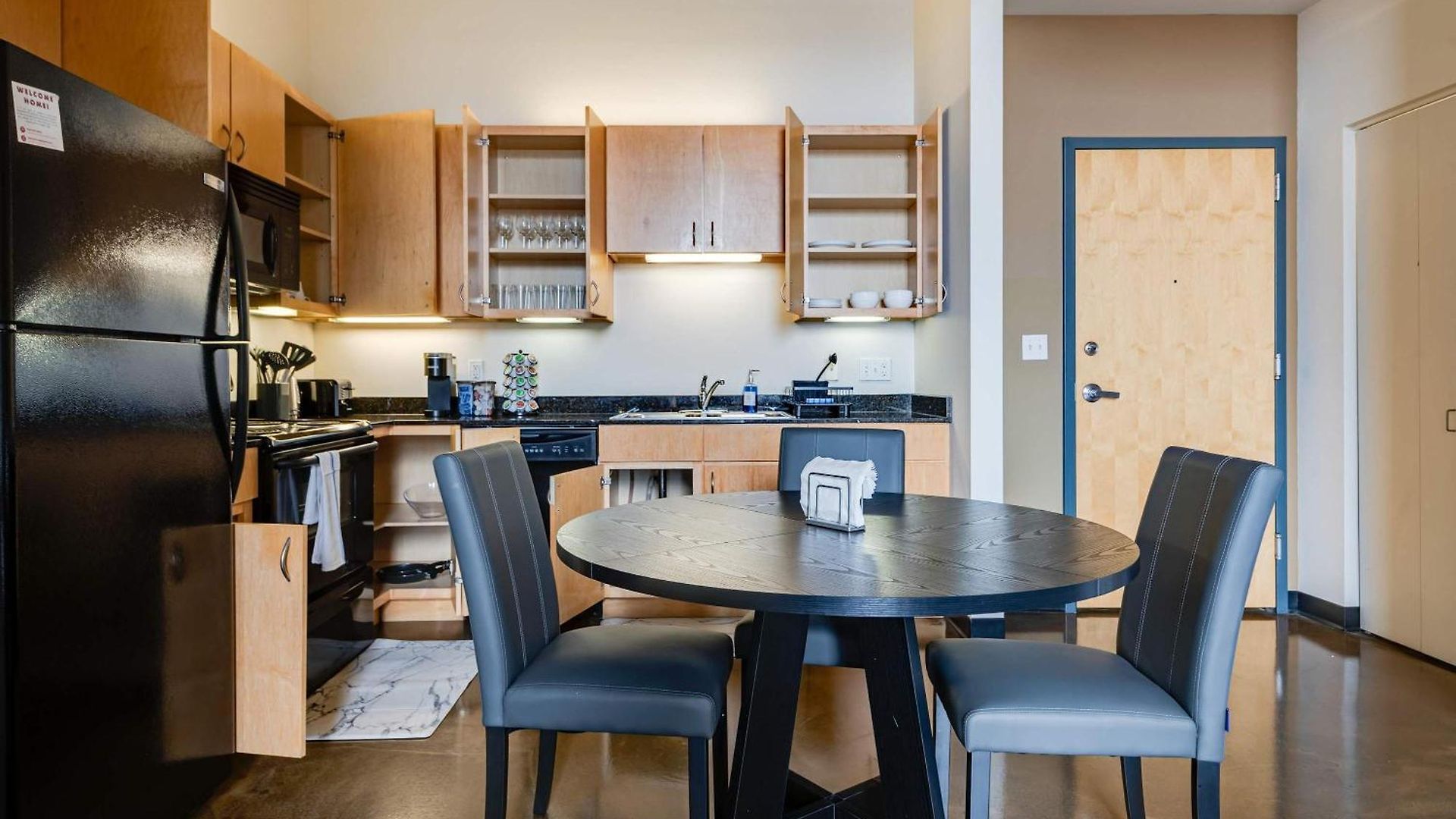 West Loop - Views With In & Out Parking 5 Apartment *