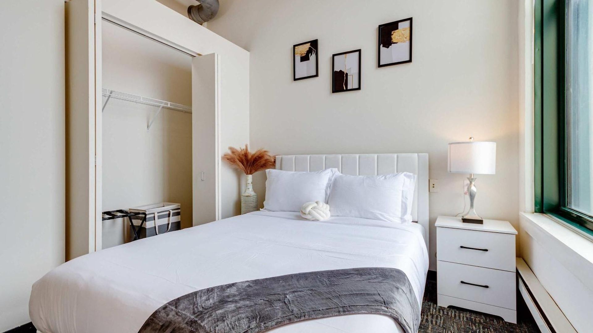 West Loop - Views With In & Out Parking 5 * Chicago