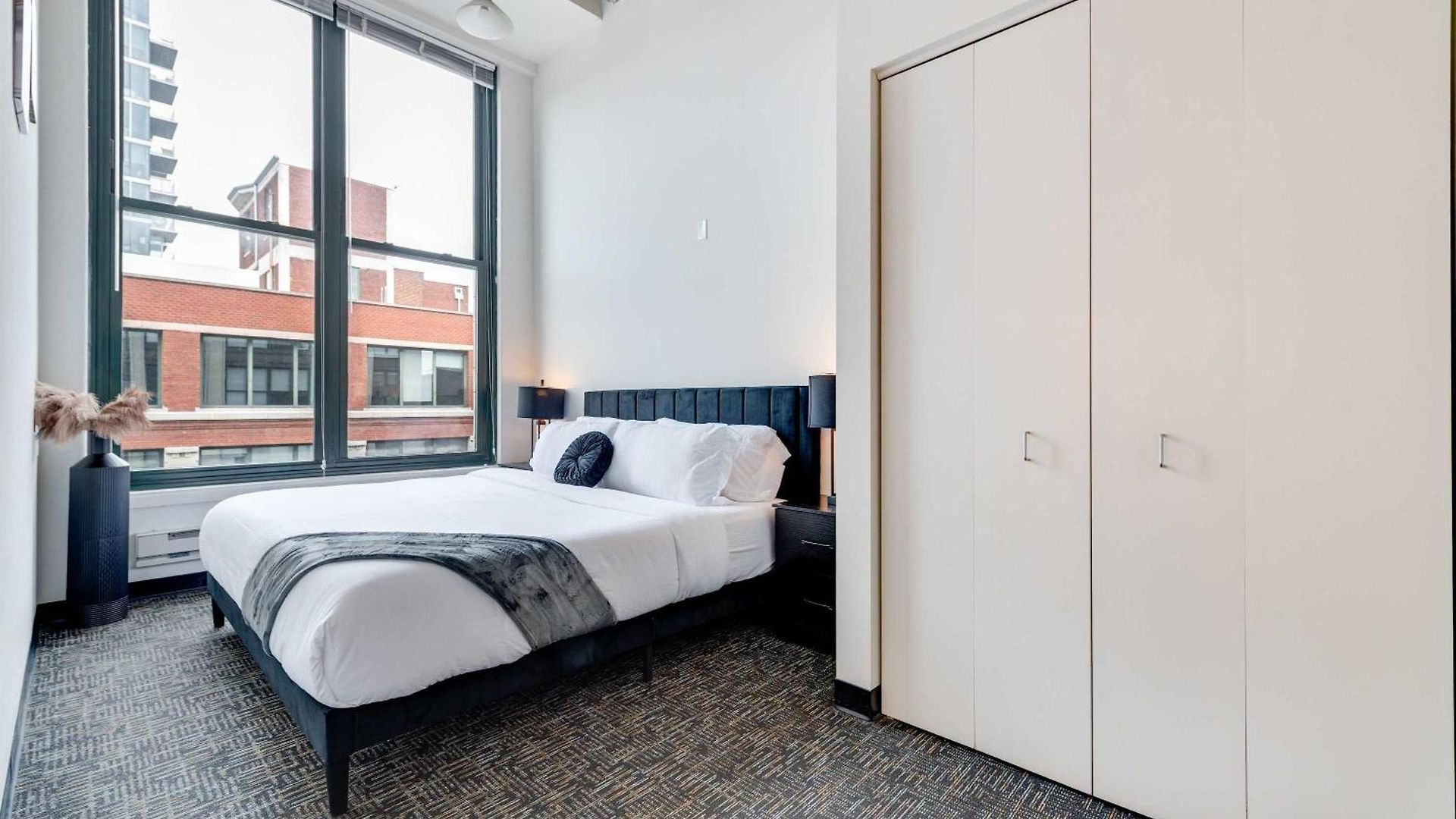 West Loop - Views With In & Out Parking 2 Apartment *
