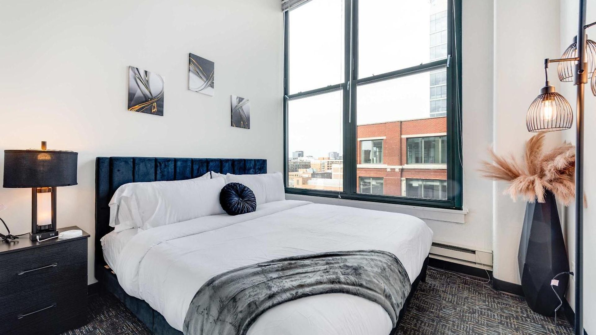 West Loop - Views With In & Out Parking 2 *