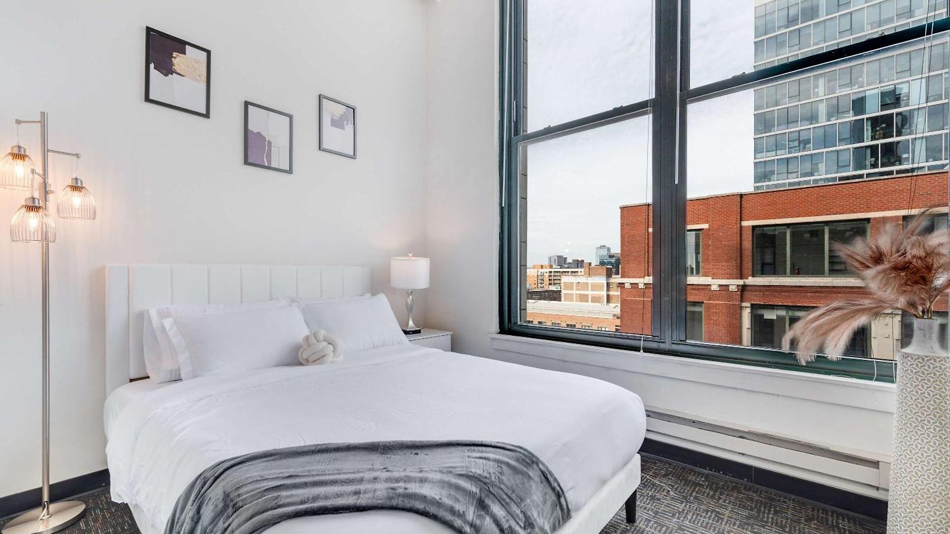 West Loop - Views With In & Out Parking 2 Apartment *