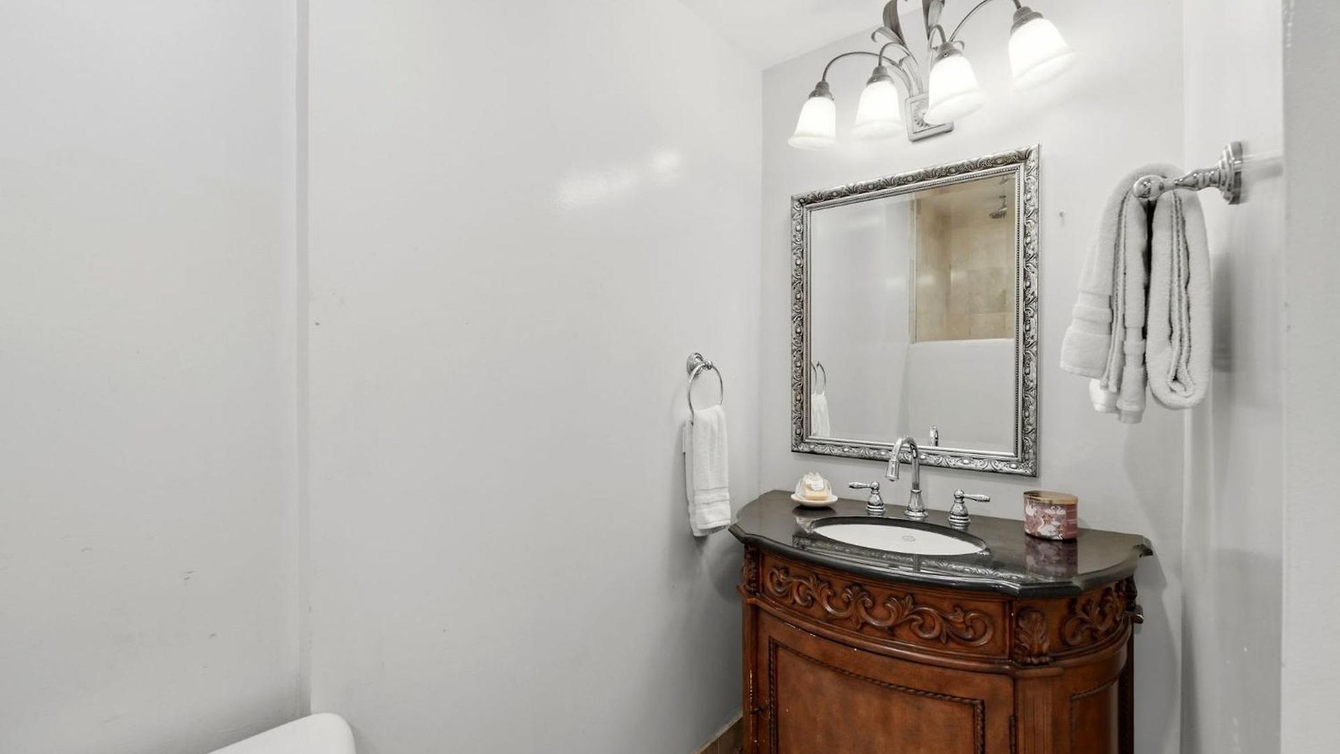 Amazing Wicker Park Penthouse With Skyline Views *