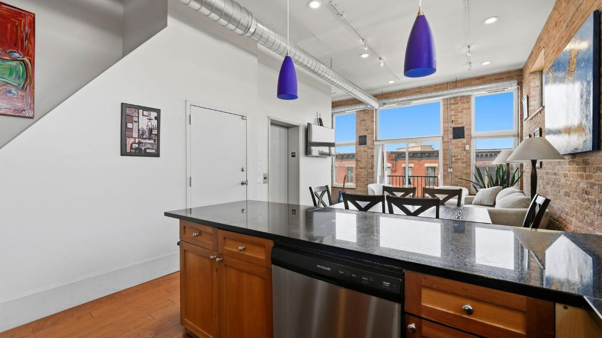 Amazing Wicker Park Penthouse With Skyline Views