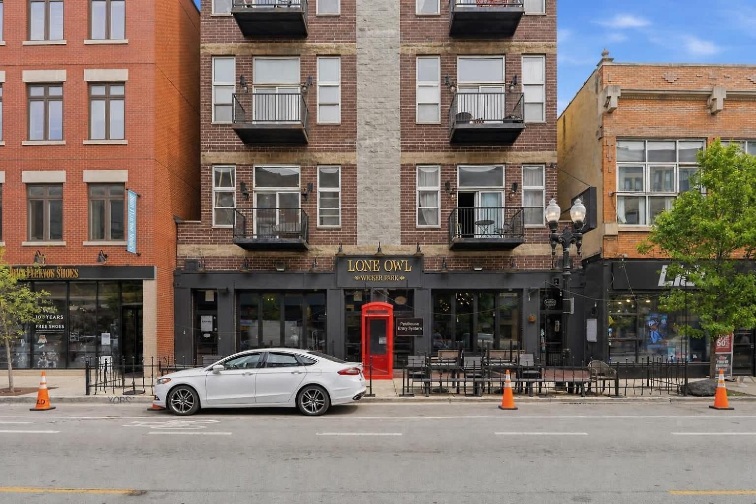 Amazing Wicker Park Penthouse With Skyline Views *