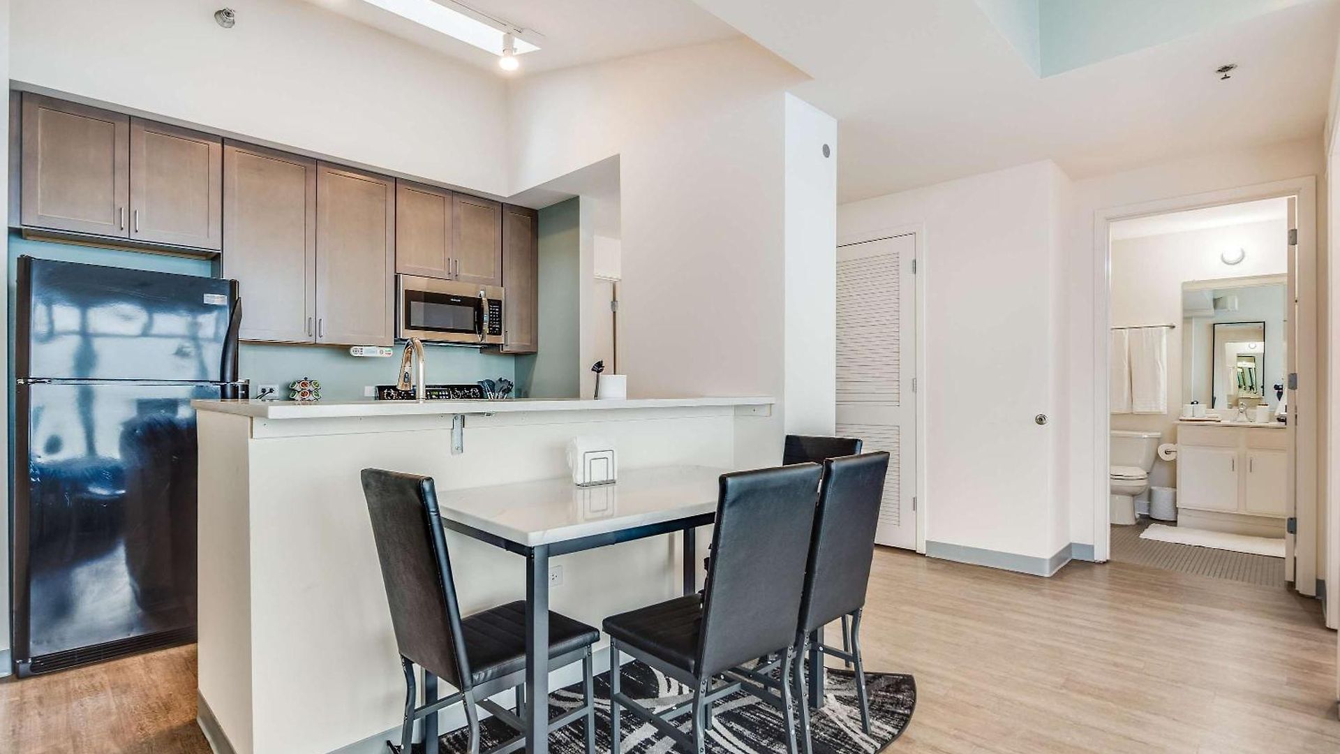 Apartment Downtown With Free In & Out Parking 6 Chicago