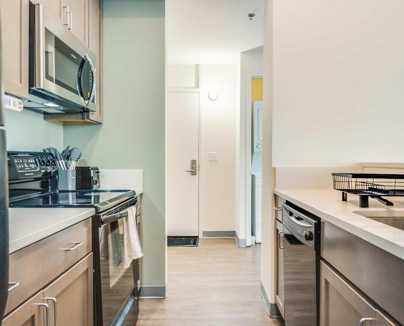 Downtown With Free In & Out Parking 6 Apartment Chicago
