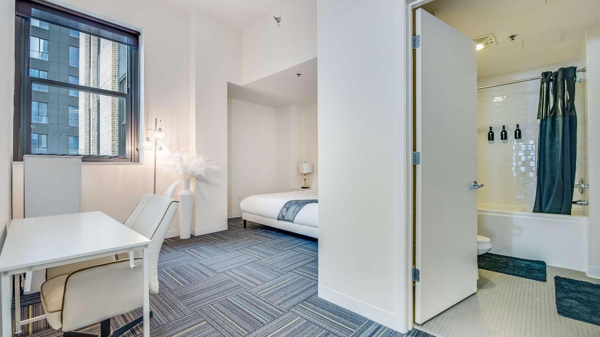 Apartment Downtown With Free In & Out Parking 6 Chicago