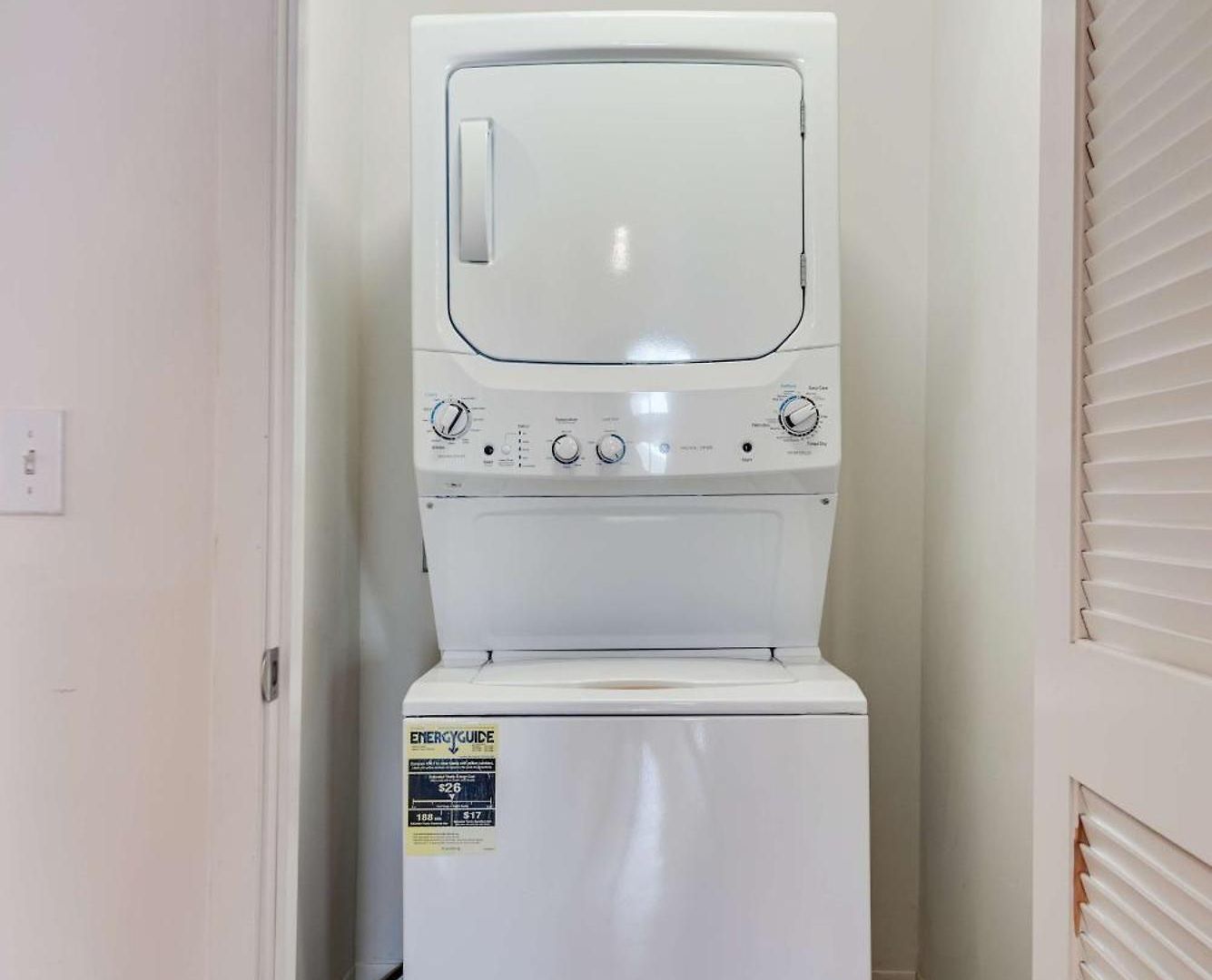Downtown With Free In & Out Parking 4 Apartment *