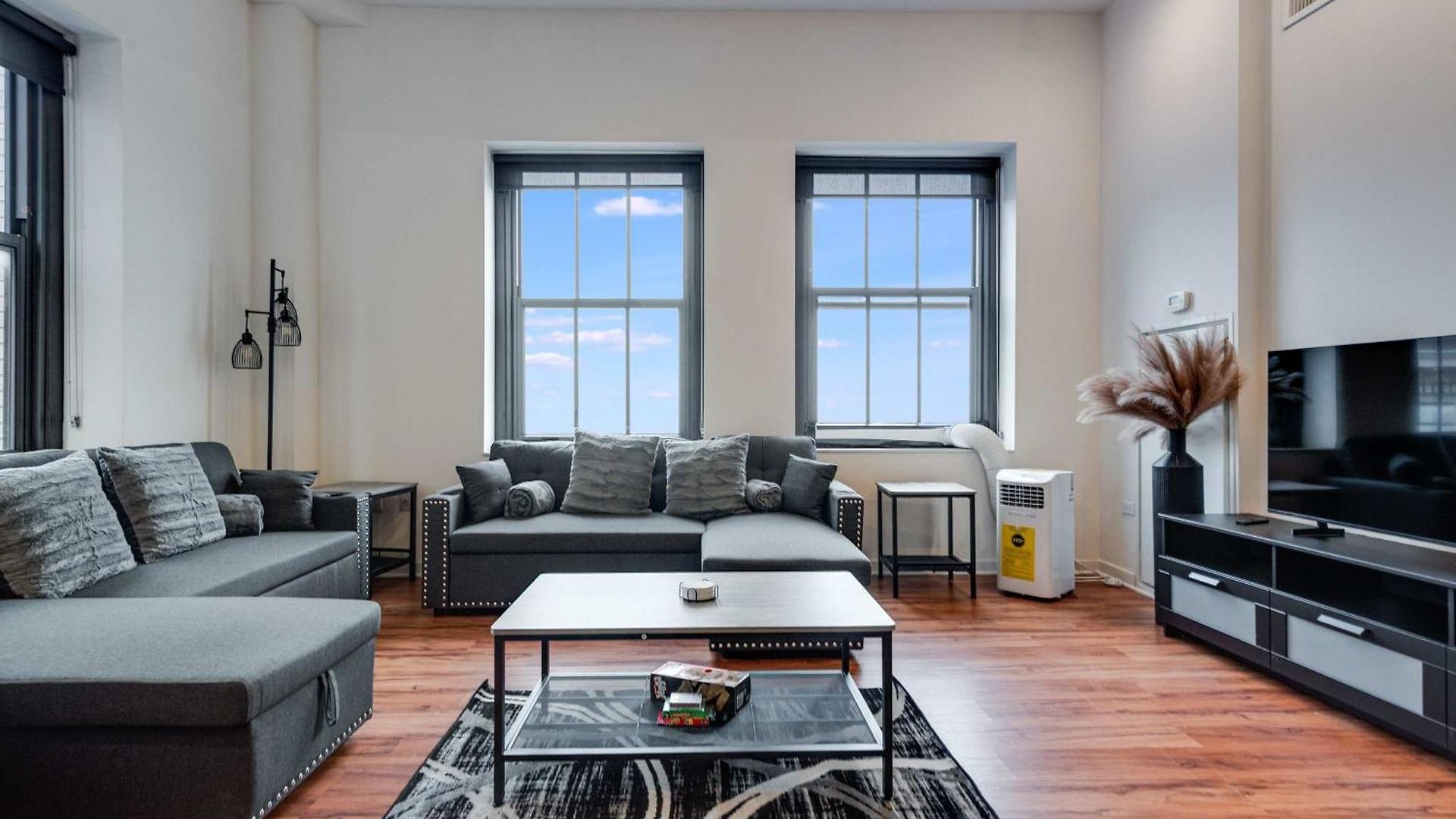 Apartment Downtown With Free In & Out Parking 4 Chicago