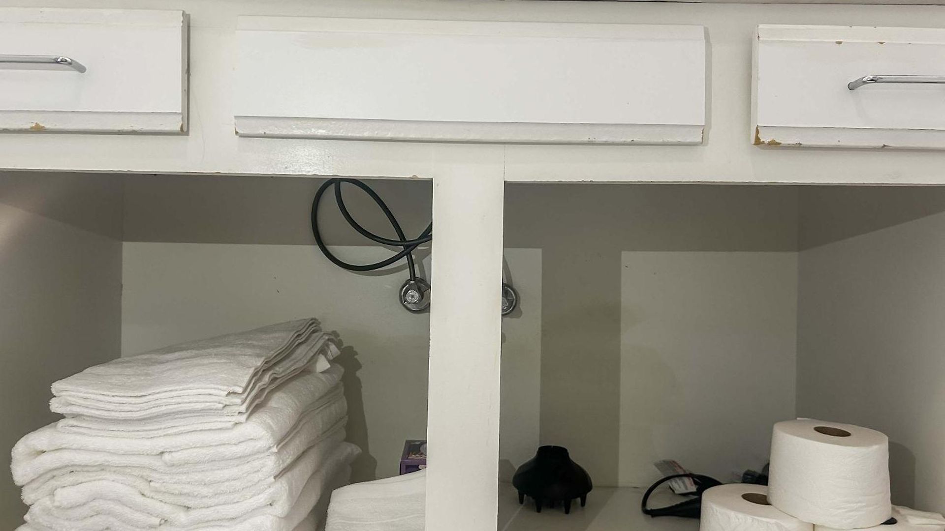 Apartment Downtown With Free In & Out Parking 1