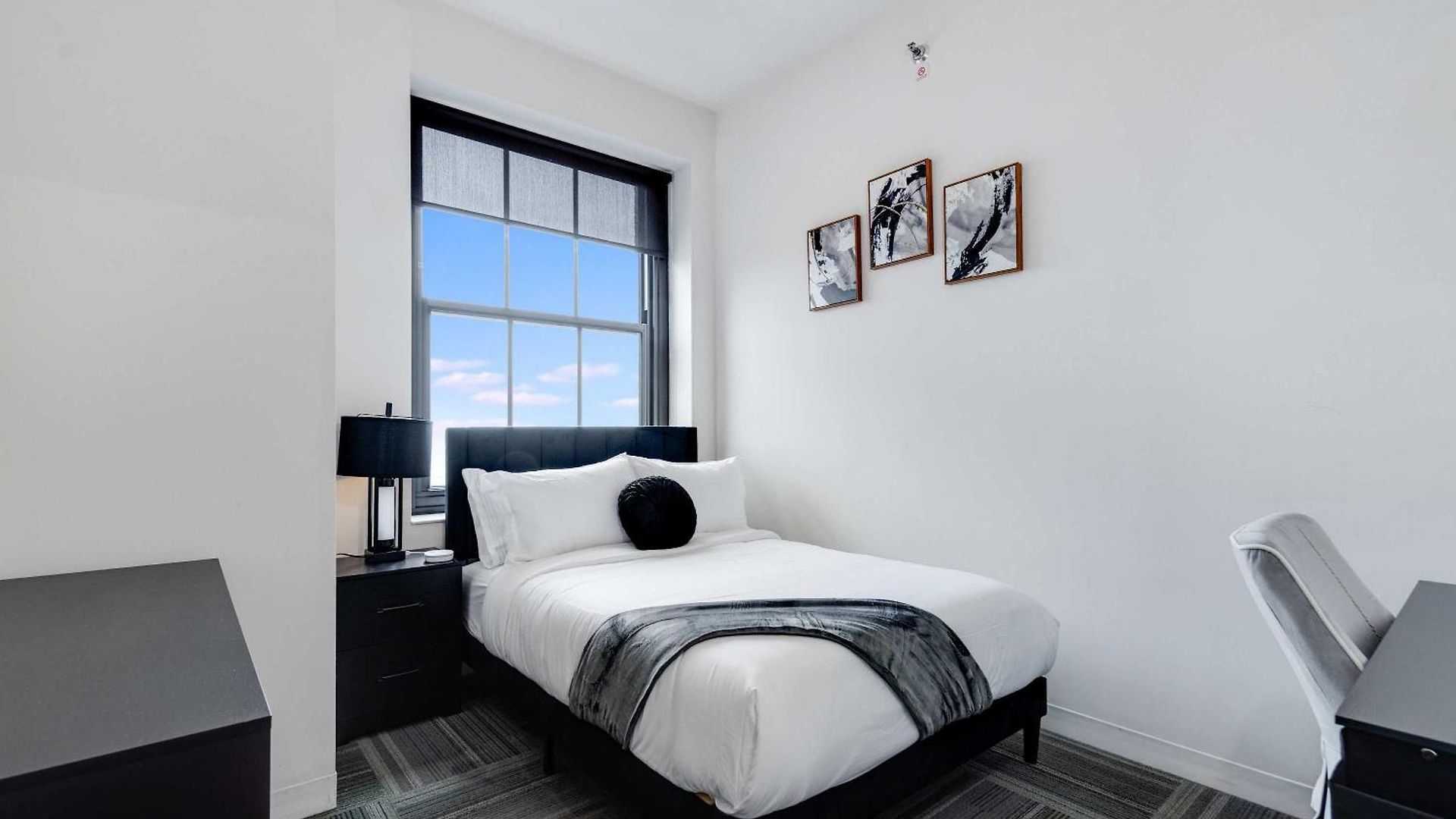 Apartment Downtown With Free In & Out Parking 4 Chicago