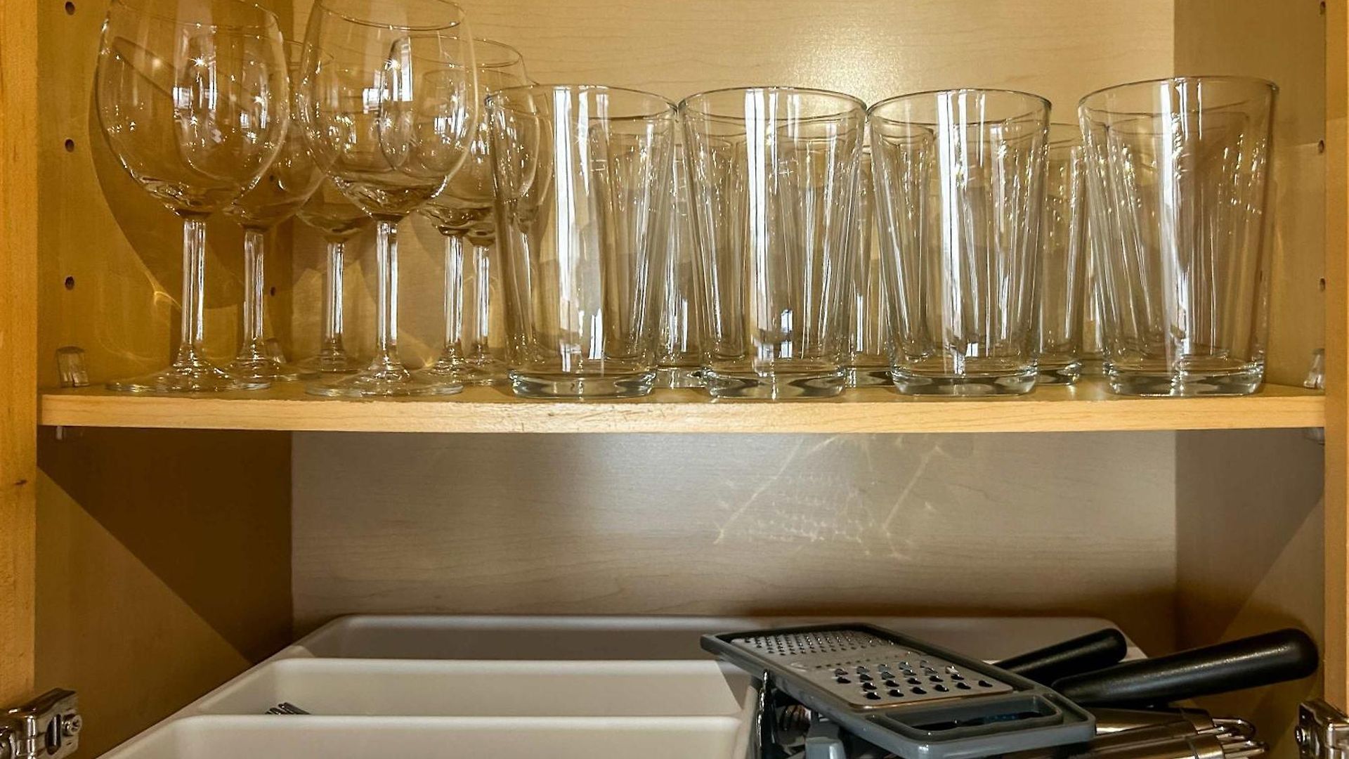 Apartment Downtown With Free In & Out Parking 5 *