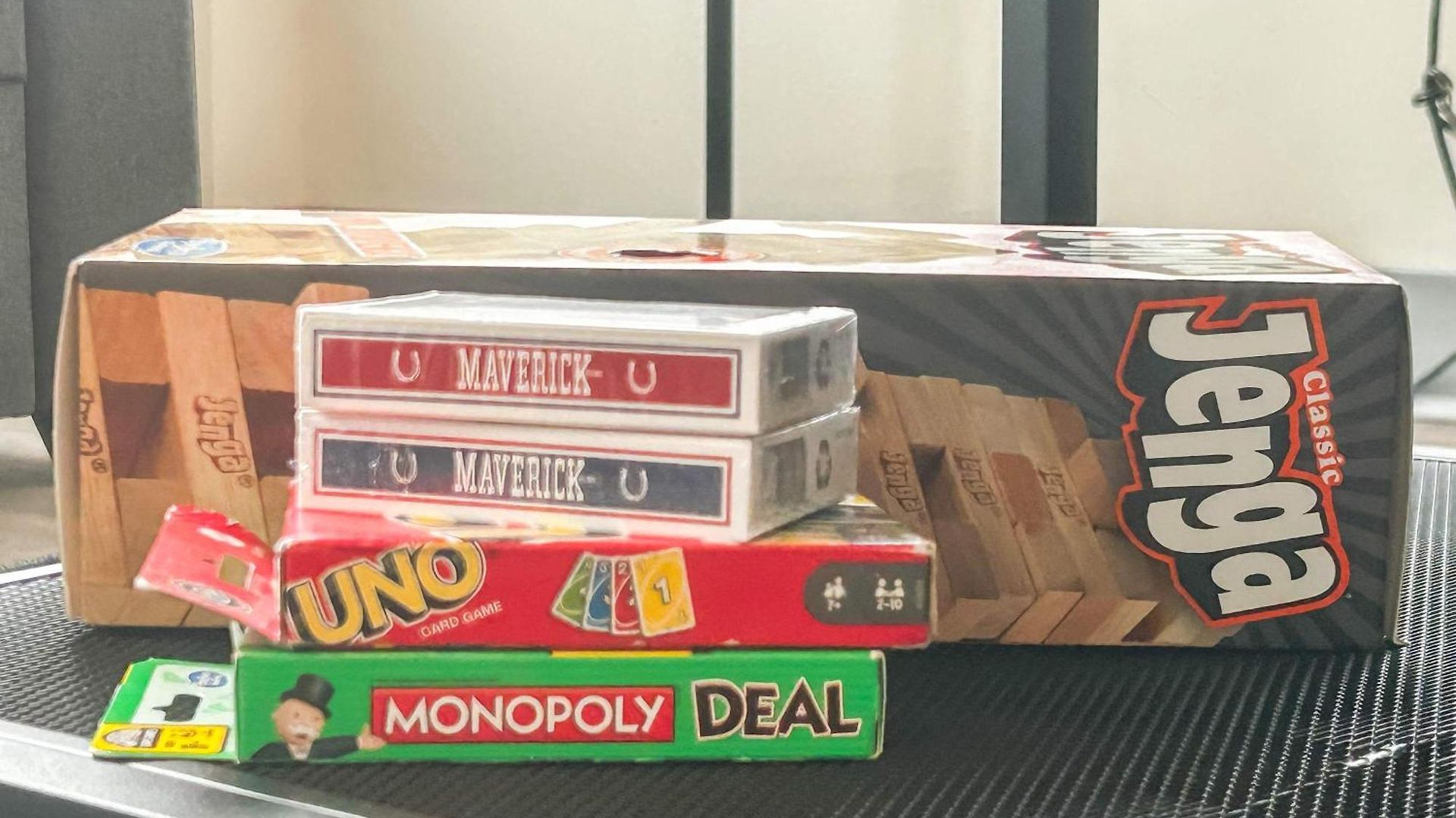 Downtown With Free In & Out Parking 6 Apartment