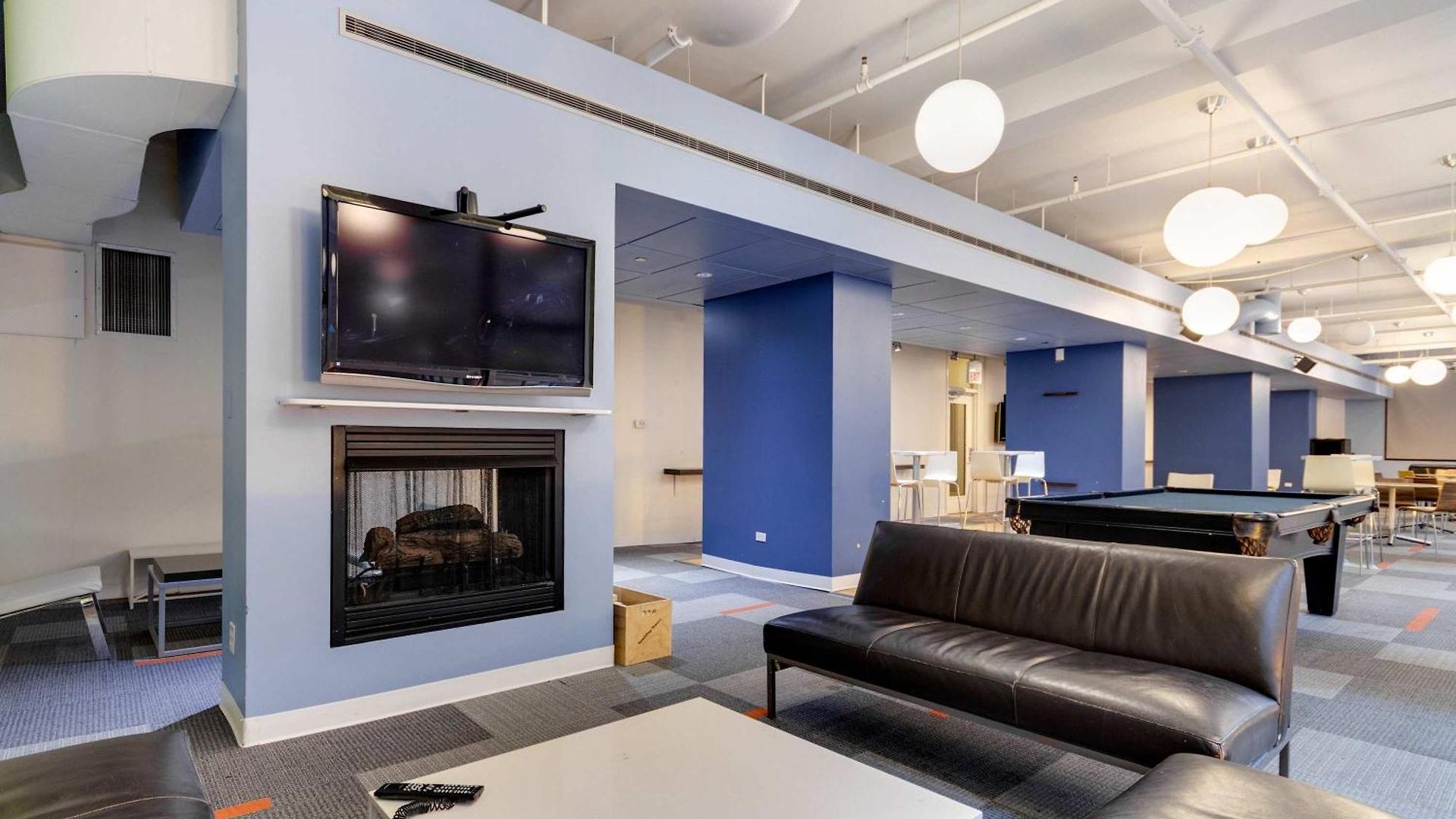 Downtown With Free In & Out Parking 5 Apartment Chicago
